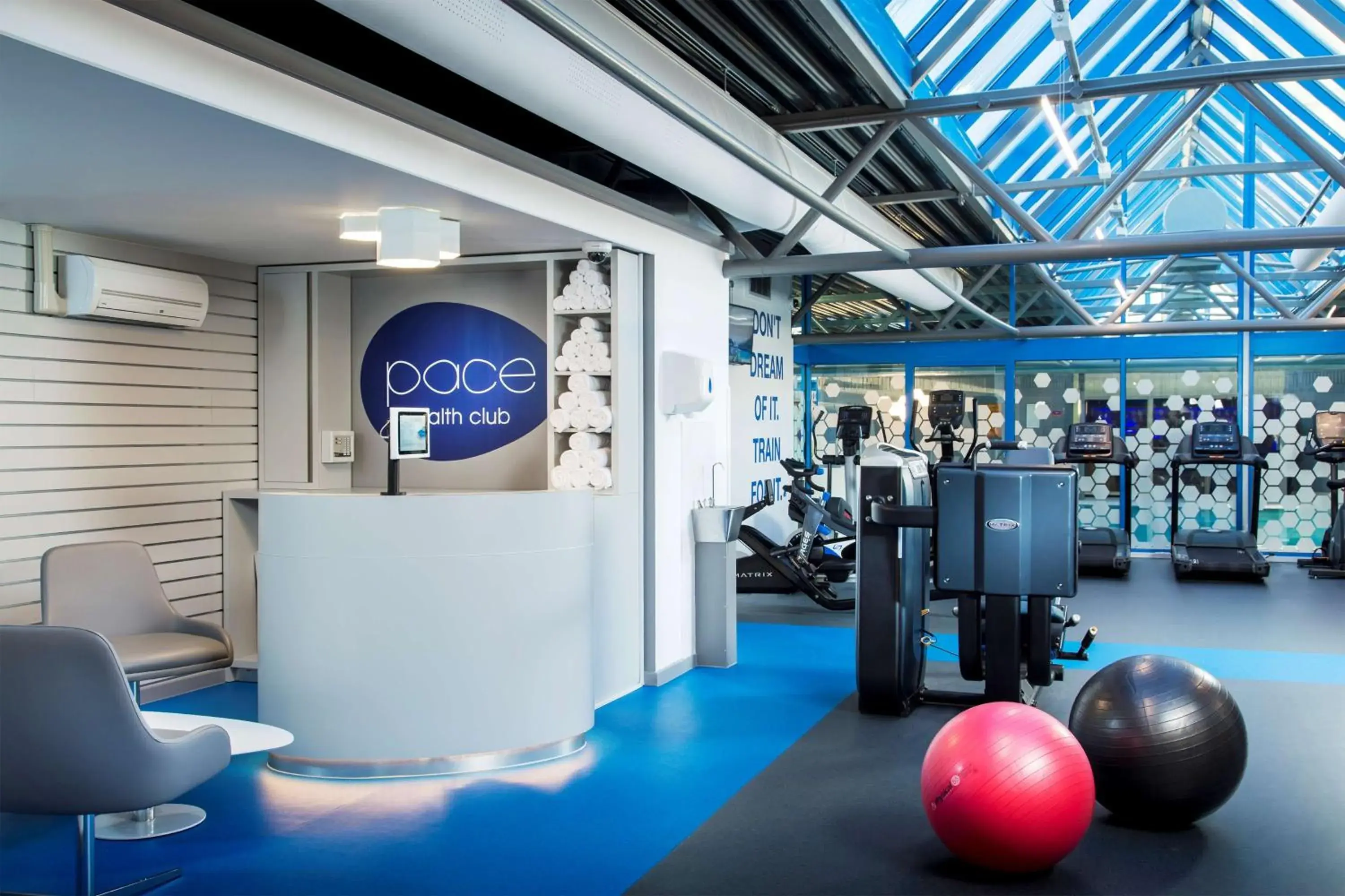Fitness centre/facilities in Radisson RED London Heathrow Fitness centre/facilities in Radisson RED London Heathrow