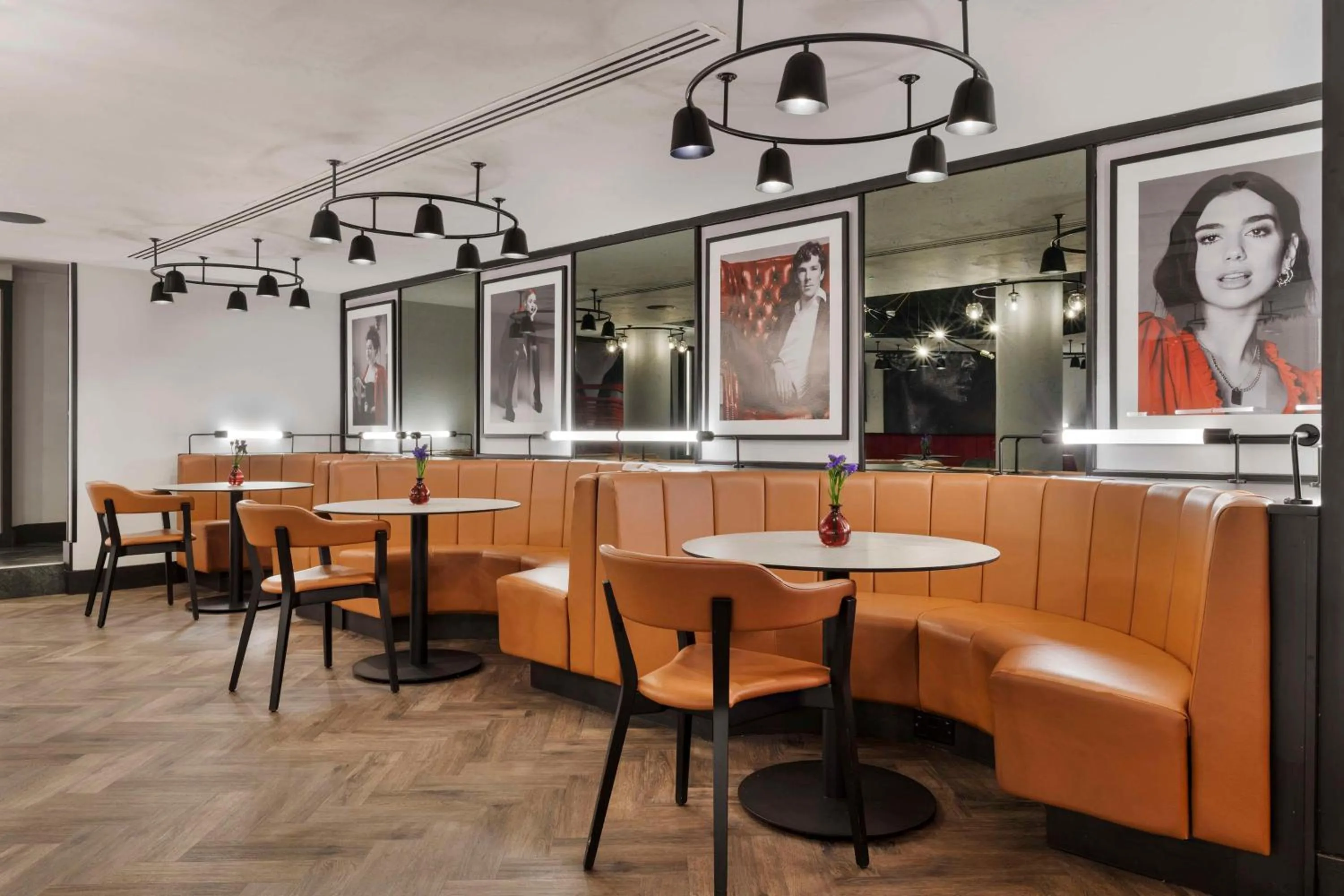 Lounge or bar in Radisson RED London Heathrow