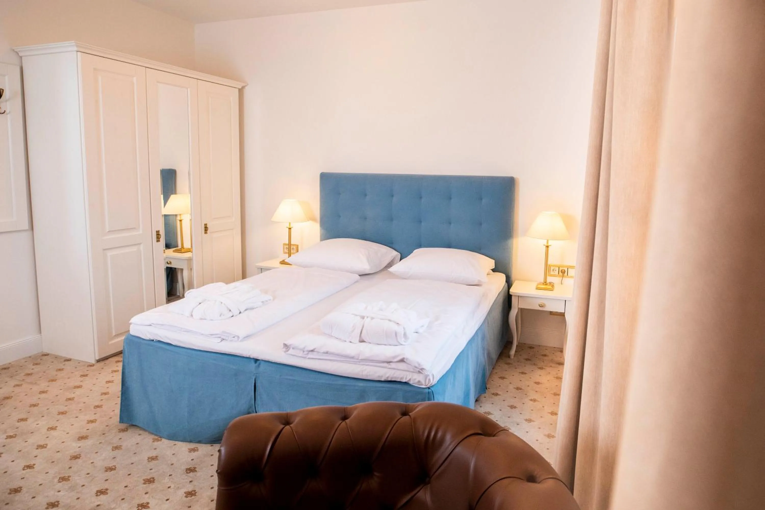 Bedroom, Bed in Hotel am Rathaus