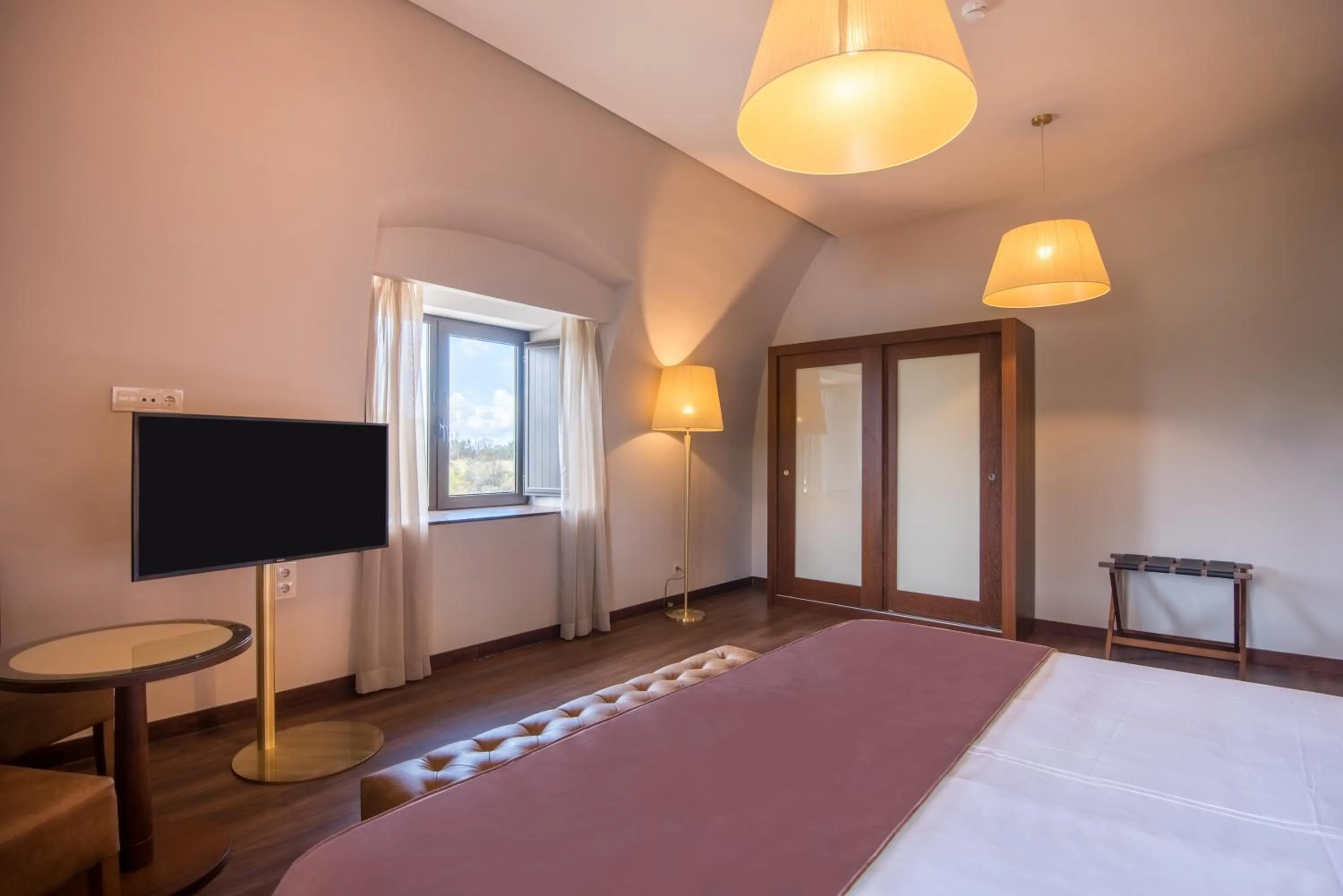 TV and multimedia, Bed in Vila Gale Collection Alter Real - Resort Equestre, Conference & Spa