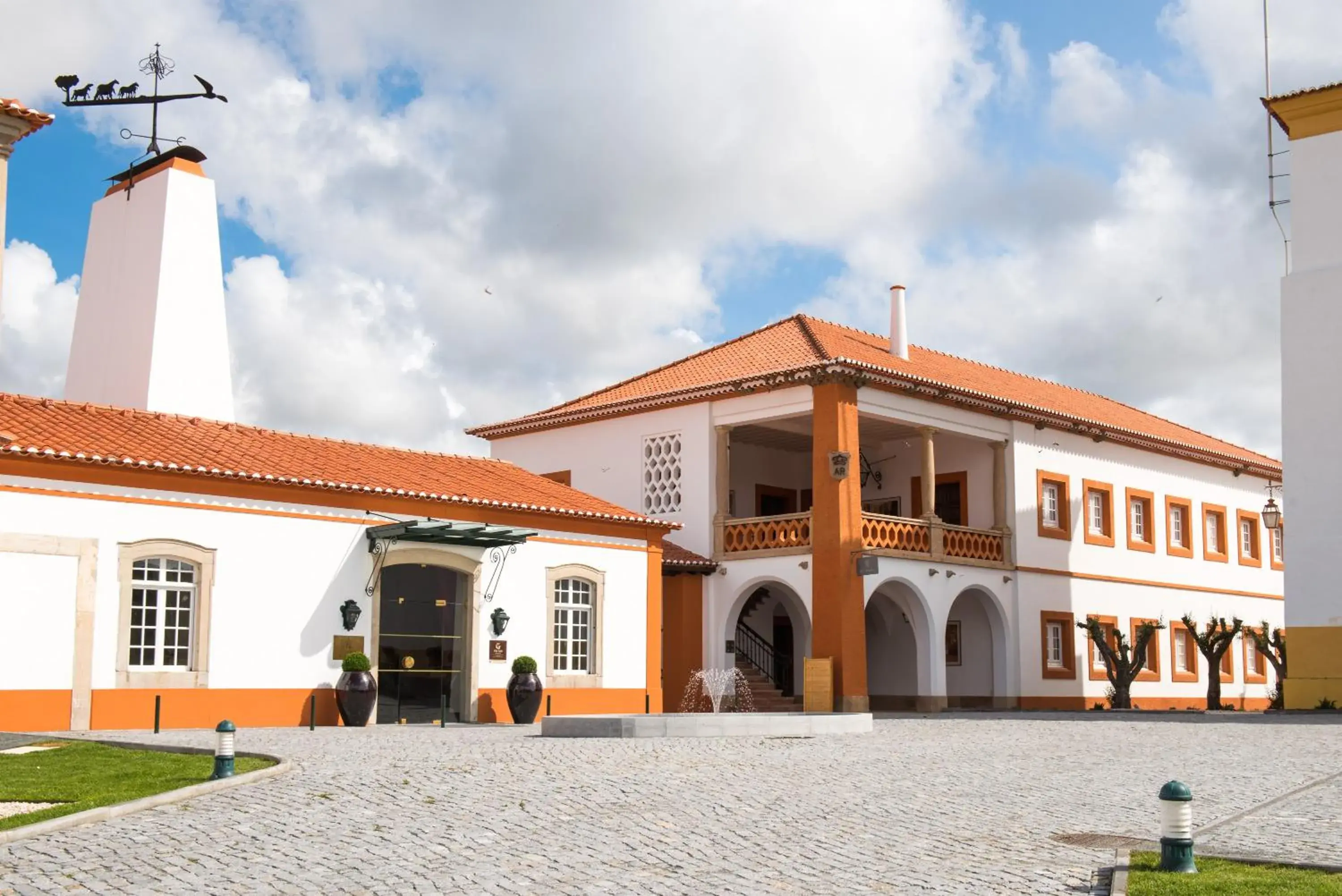 Facade/entrance in Vila Gale Collection Alter Real - Resort Equestre, Conference & Spa Facade/entrance in Vila Gale Collection Alter Real - Resort Equestre, Conference & Spa