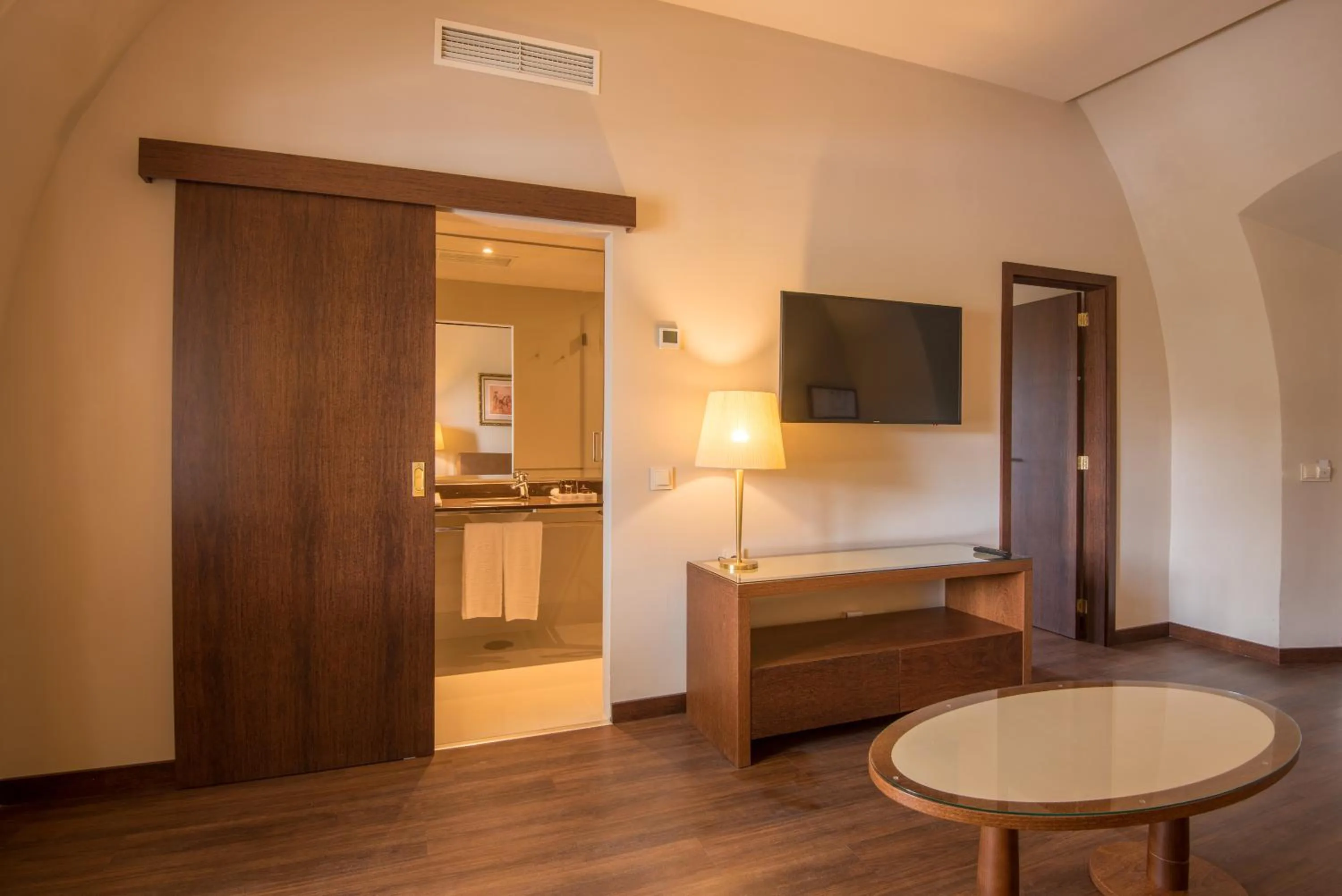 TV and multimedia in Vila Gale Collection Alter Real - Resort Equestre, Conference & Spa