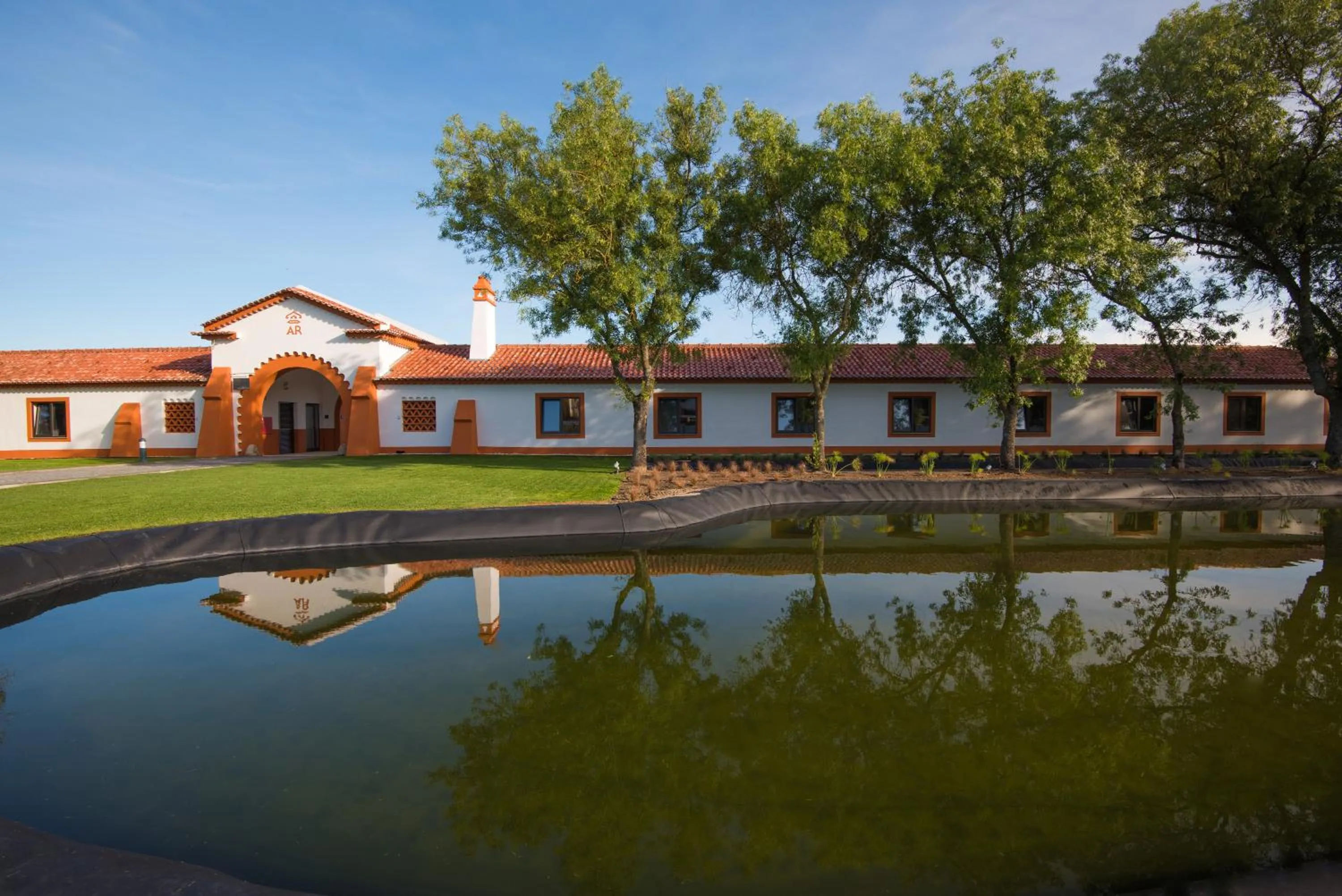 Facade/entrance in Vila Gale Collection Alter Real - Resort Equestre, Conference & Spa