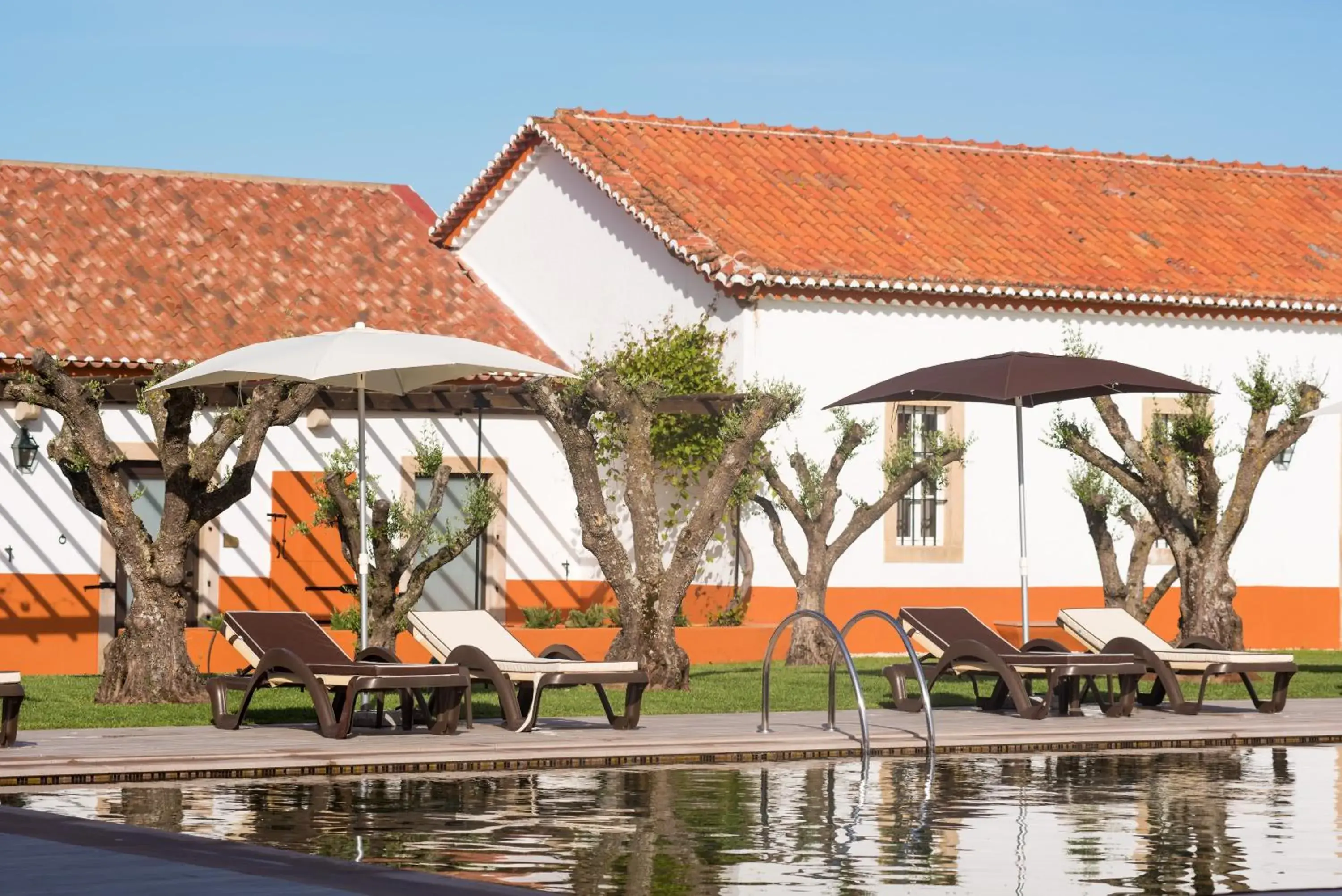 Swimming pool in Vila Gale Collection Alter Real - Resort Equestre, Conference & Spa Swimming pool in Vila Gale Collection Alter Real - Resort Equestre, Conference & Spa