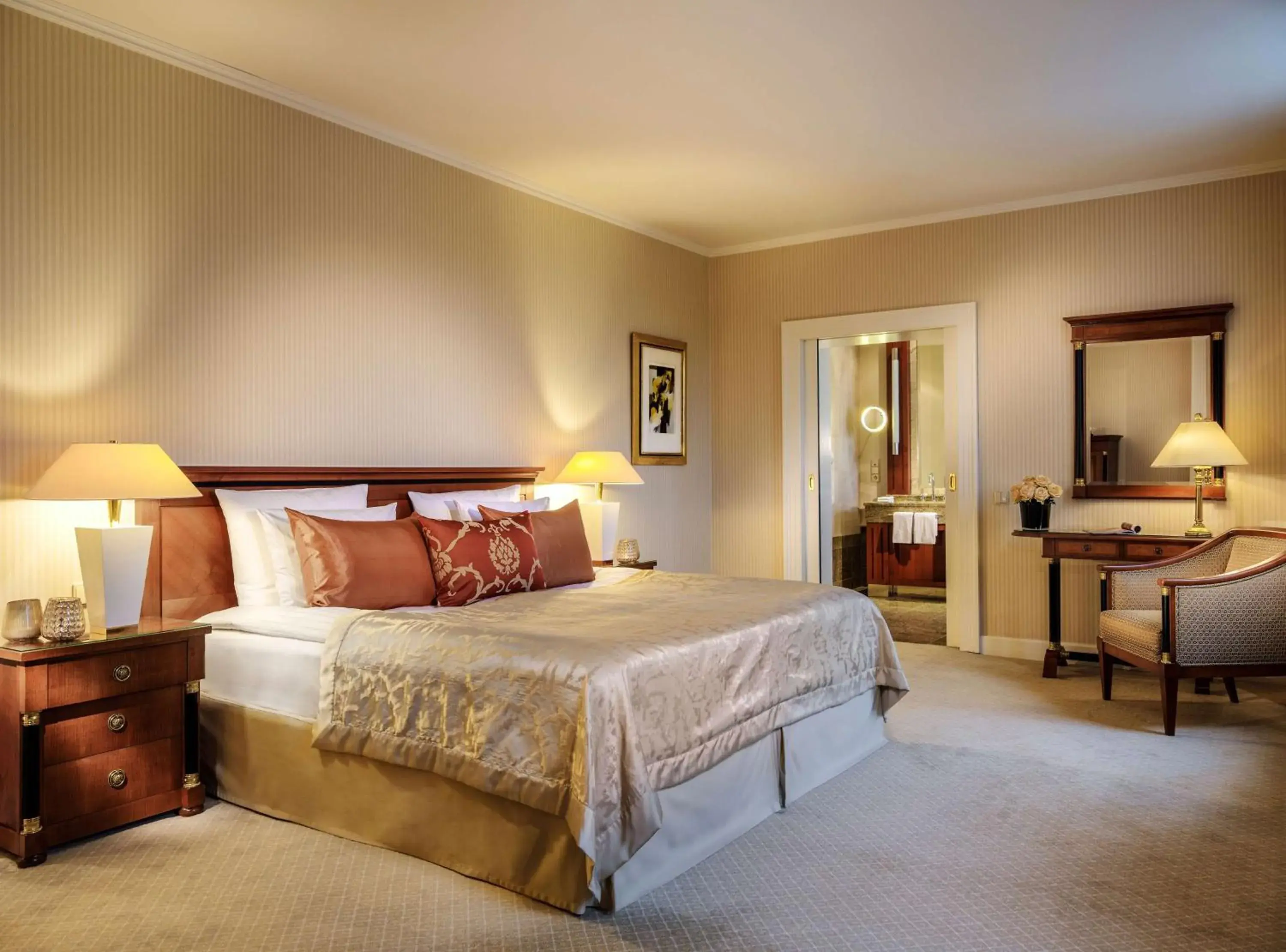 Photo of the whole room in Hotel Nassauer Hof Photo of the whole room in Hotel Nassauer Hof