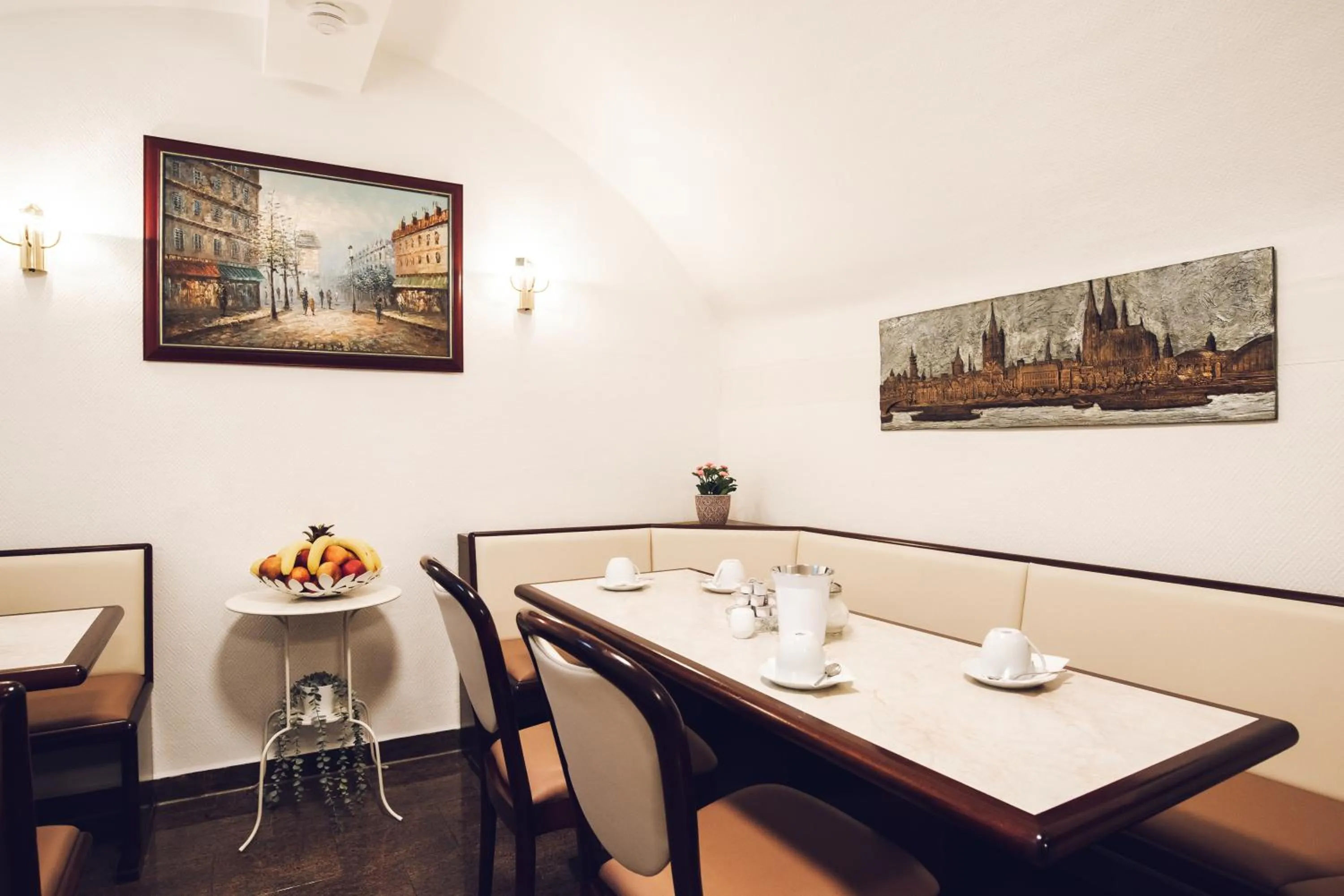 Restaurant/places to eat in Hotel Domblick Garni