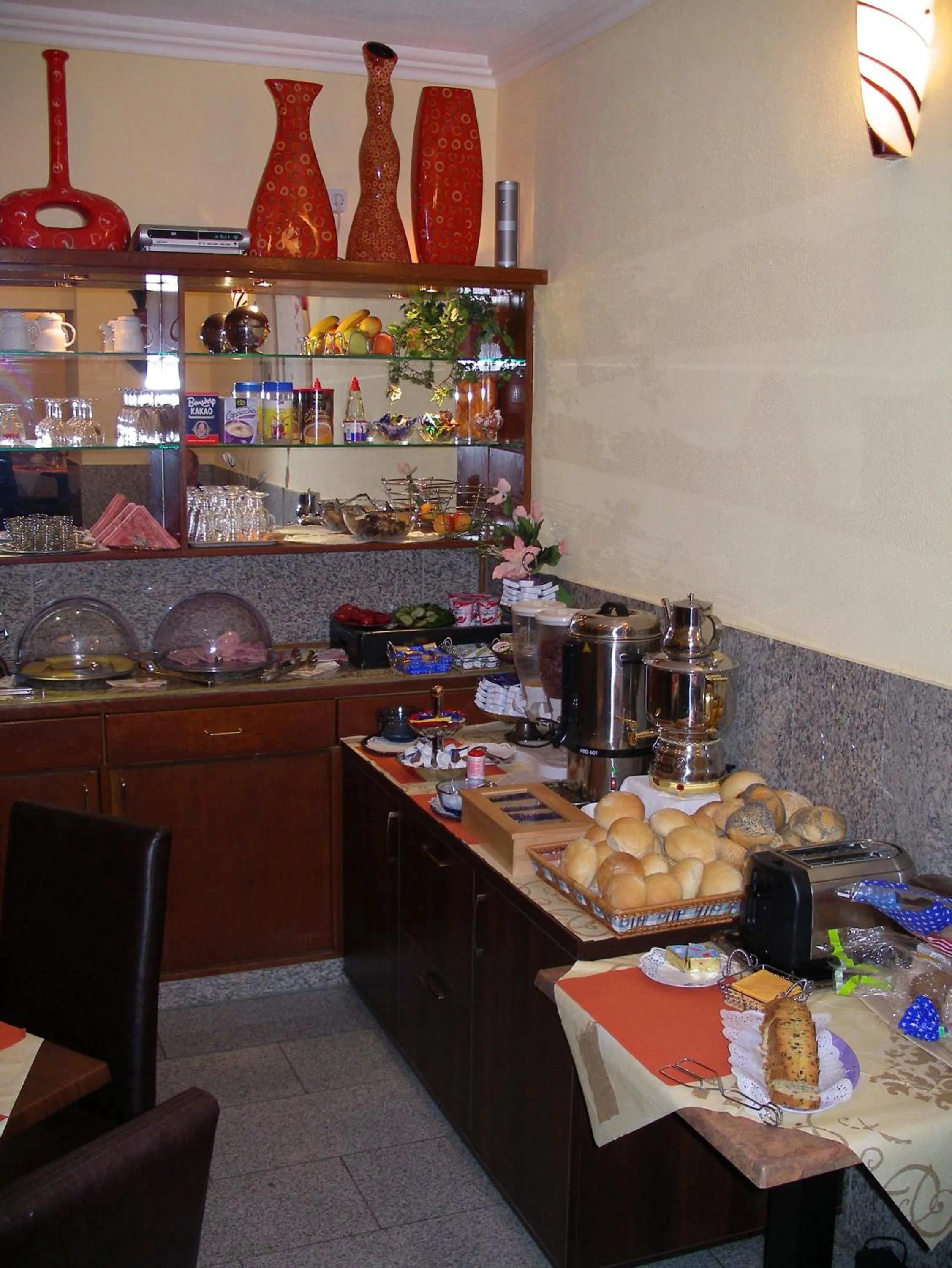 Food in Hotel Elbe Street 34