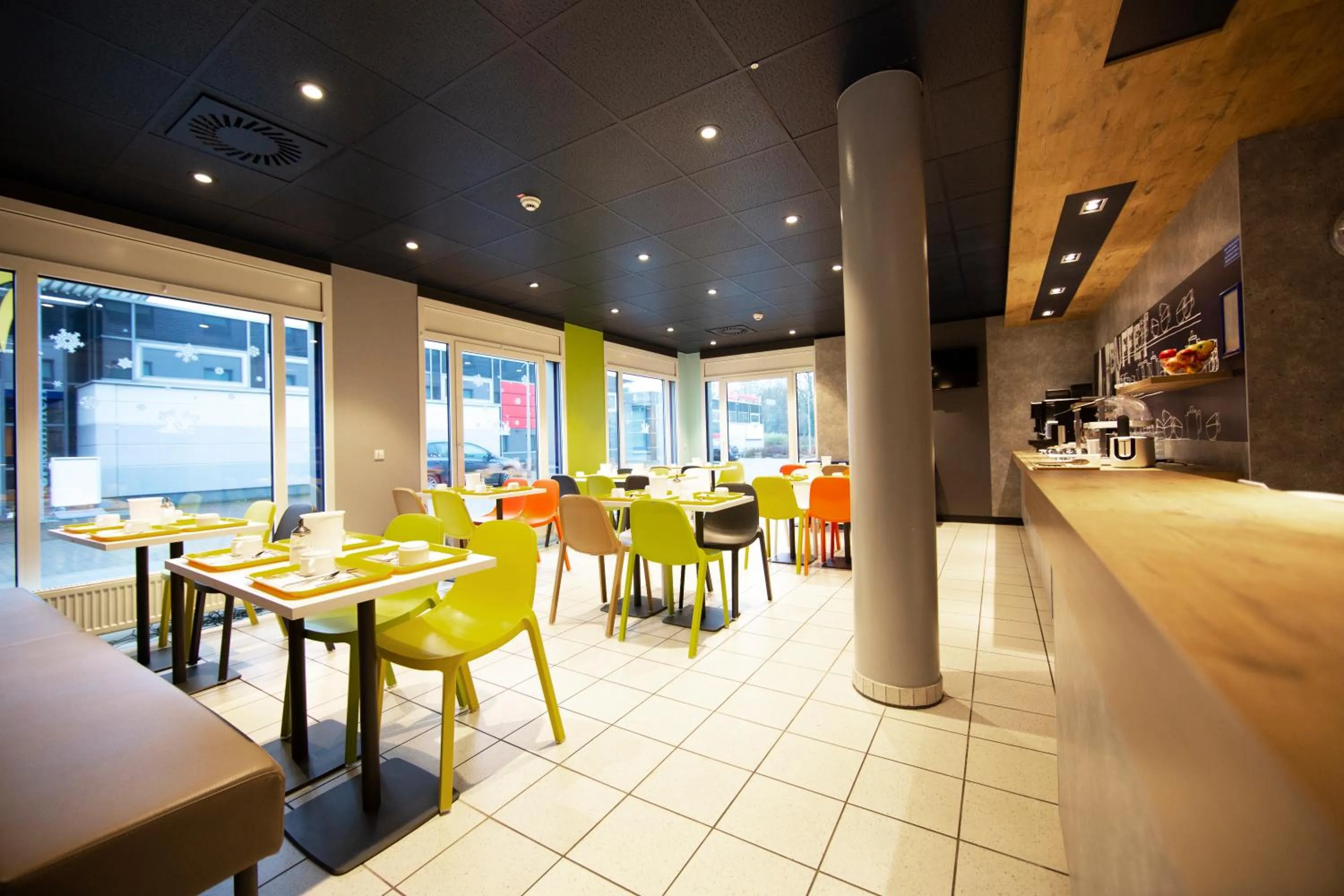 Dining area in ibis budget Flensburg Handewitt