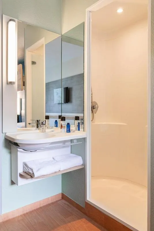 Shower in ibis budget Flensburg Handewitt