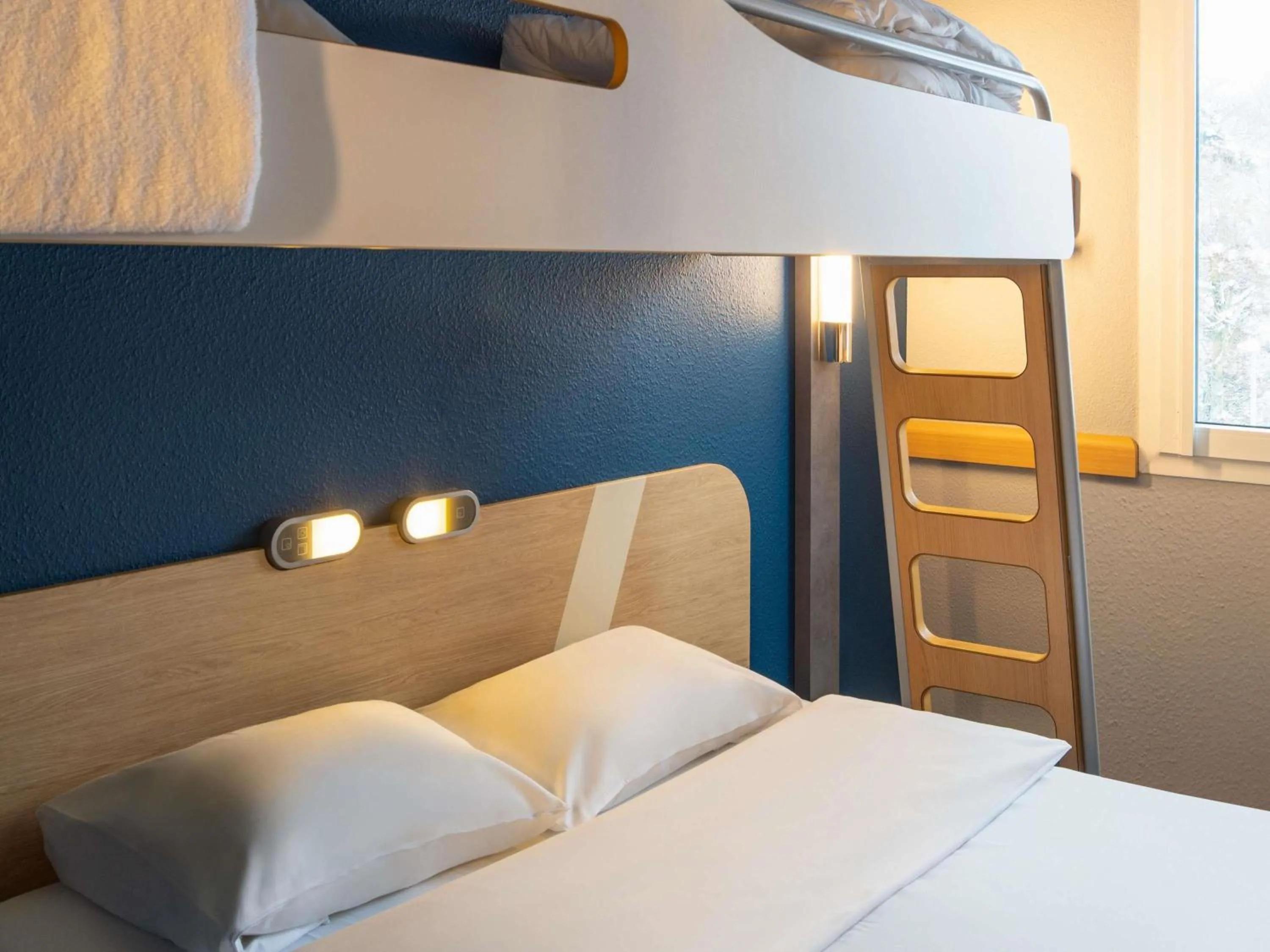 Bedroom, Bed in Ibis budget Hamburg Quickborn