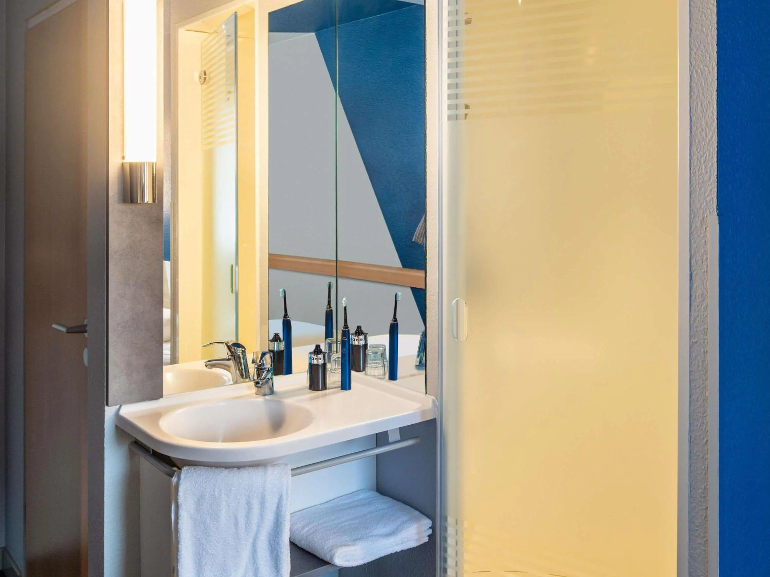 Bedroom in Ibis budget Hamburg Quickborn