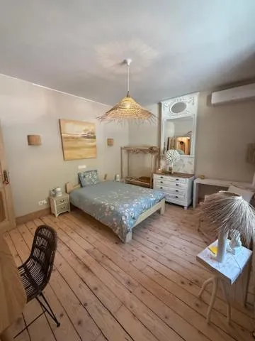 Bed in Le Jardin Des Secrets "Gites et chambres à louer"