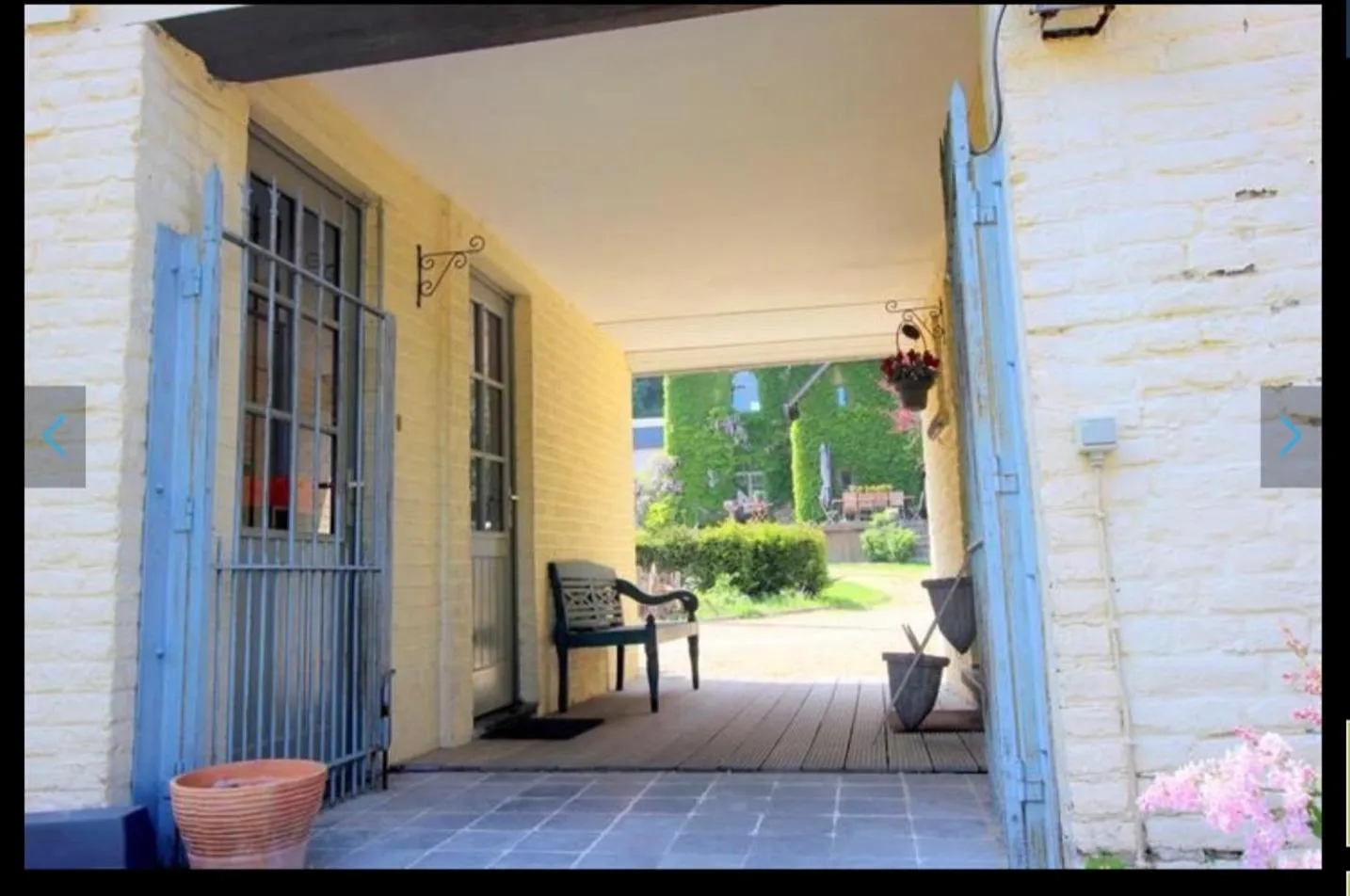 Patio in Le Jardin Des Secrets "Gites et chambres à louer"