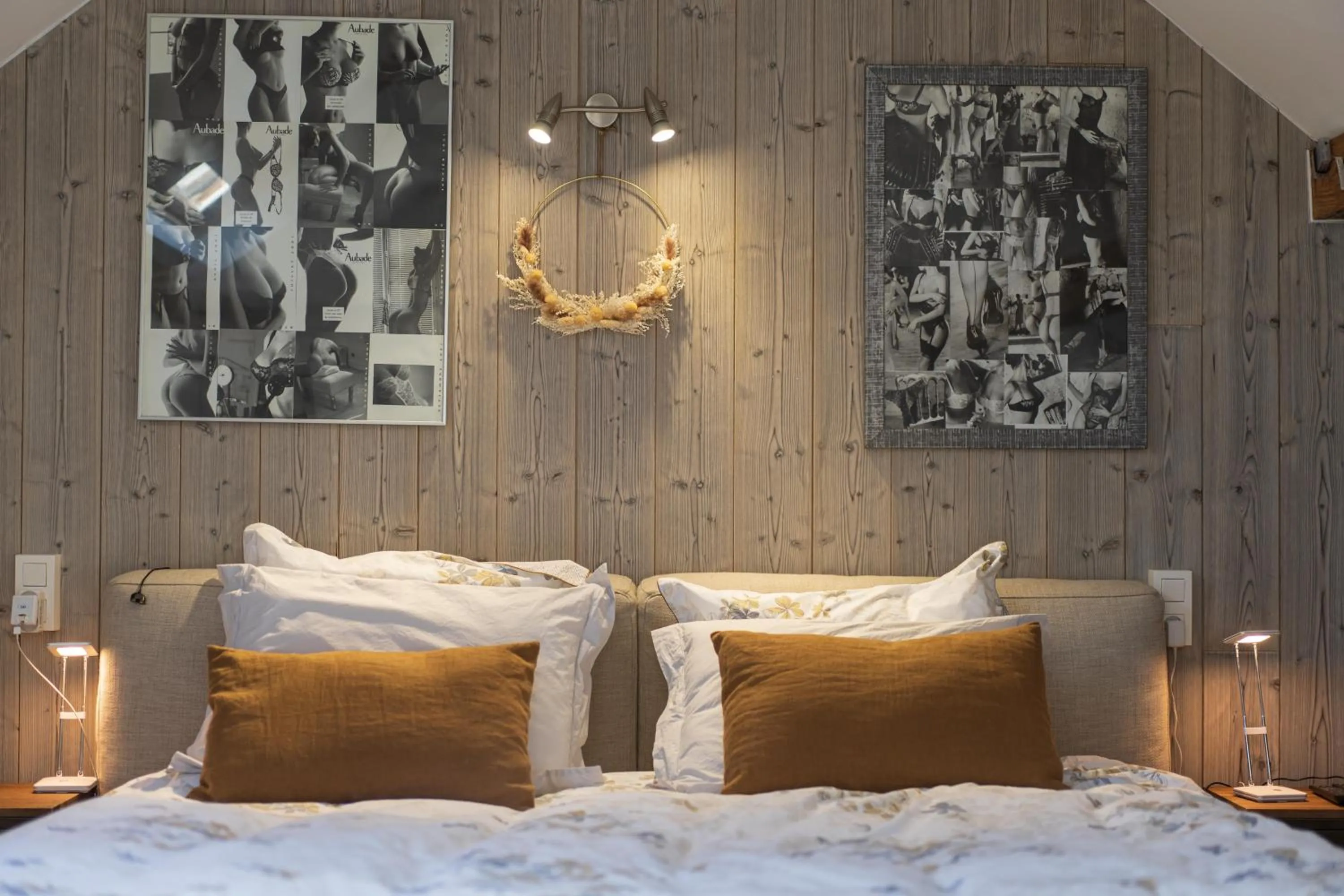 Bed in Le Jardin Des Secrets "Gites et chambres à louer"