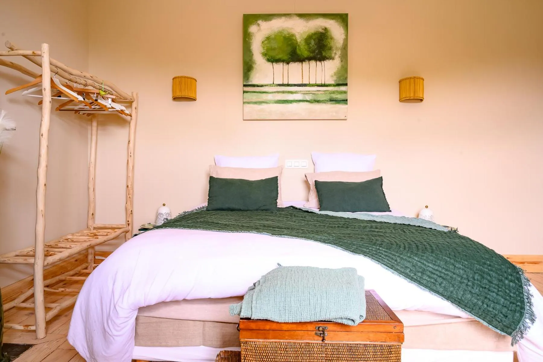 Bed in Le Jardin Des Secrets "Gites et chambres à louer"