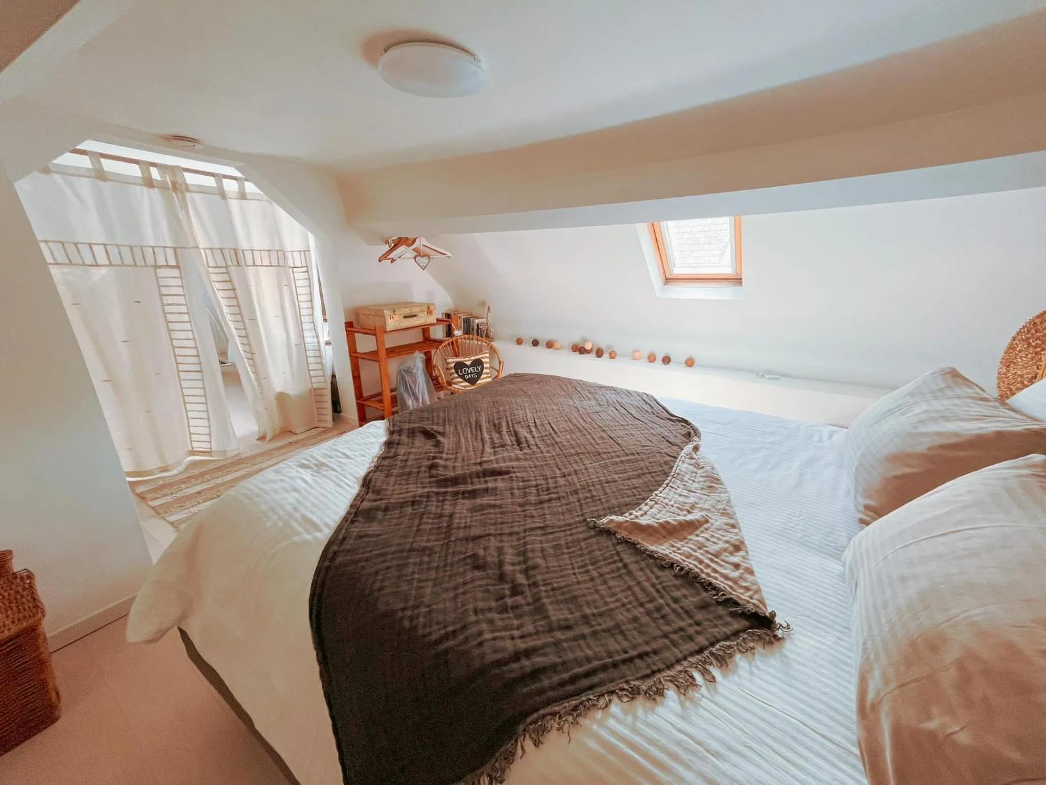 Bed in Le Jardin Des Secrets "Gites et chambres à louer"