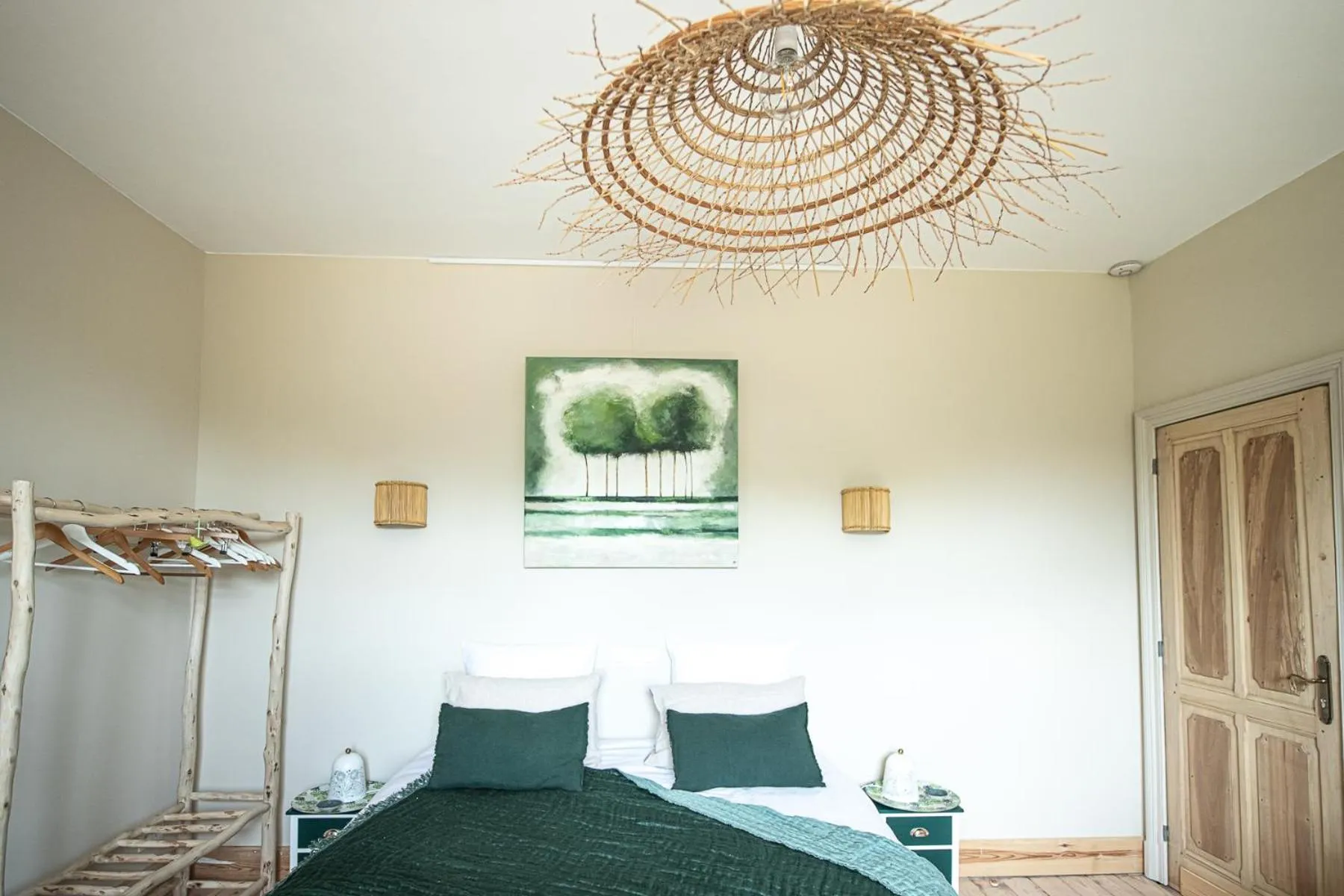 Bed in Le Jardin Des Secrets "Gites et chambres à louer"