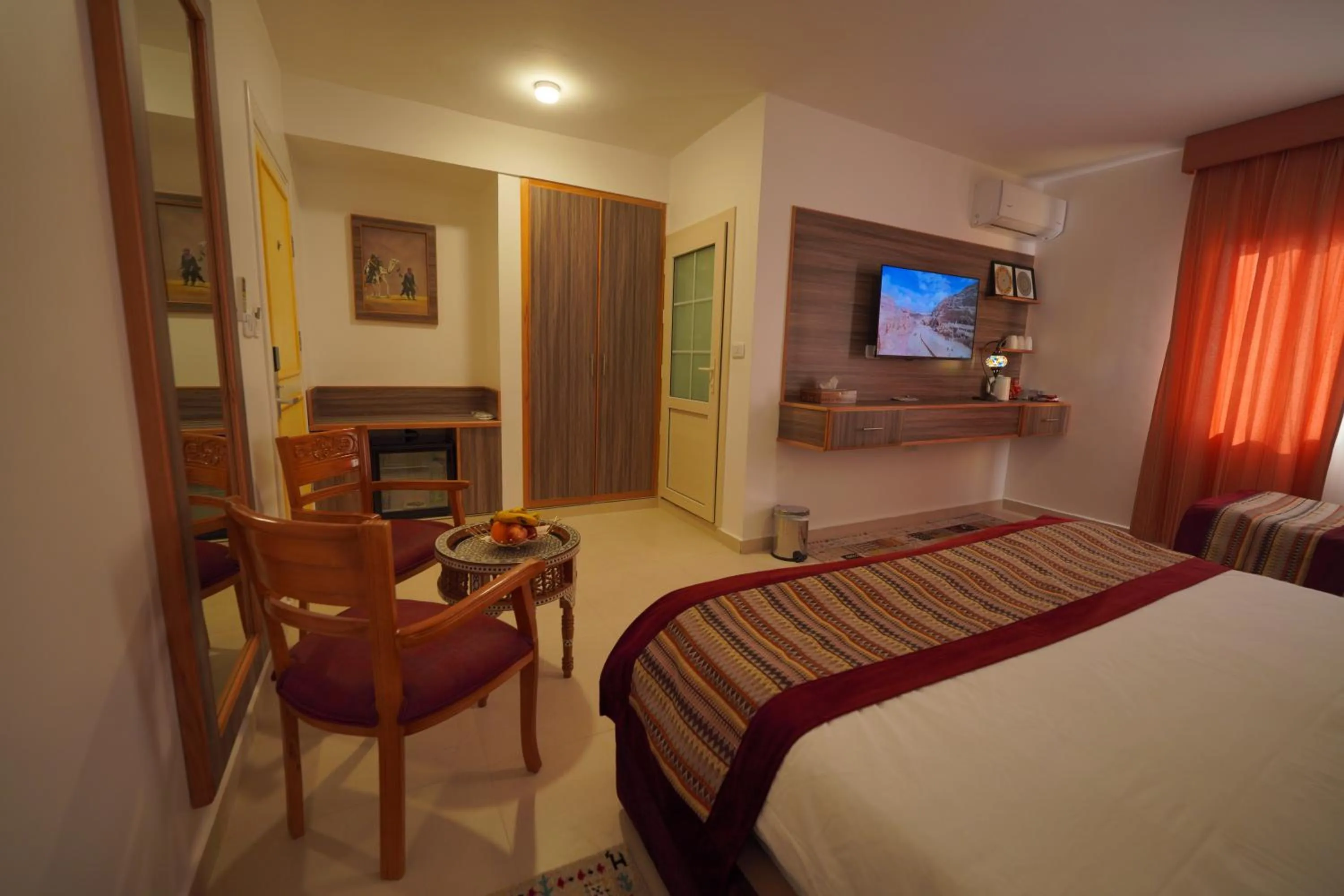 Bedroom, Bed in Petra Plaza Hotel