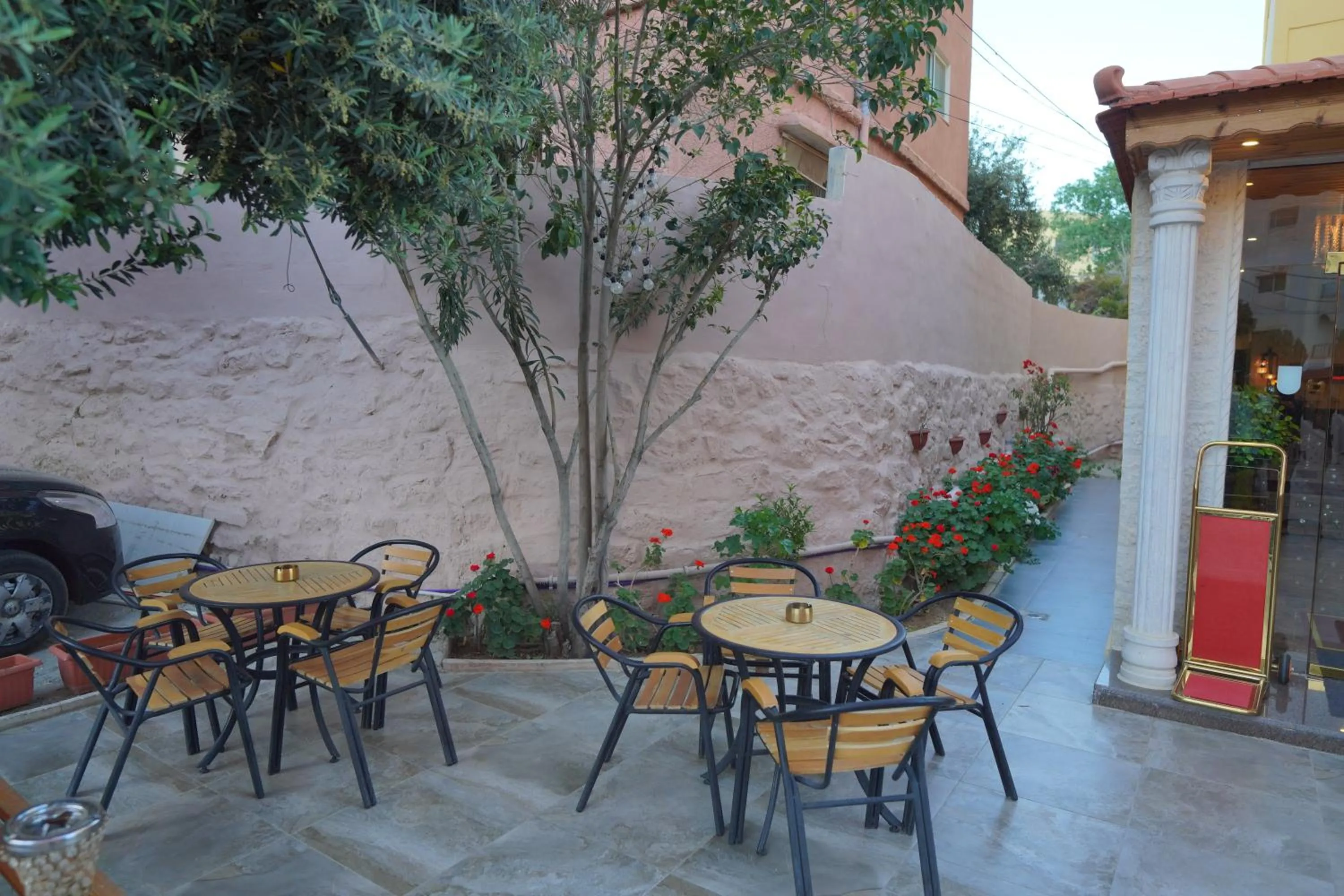 Restaurant/places to eat in Petra Plaza Hotel