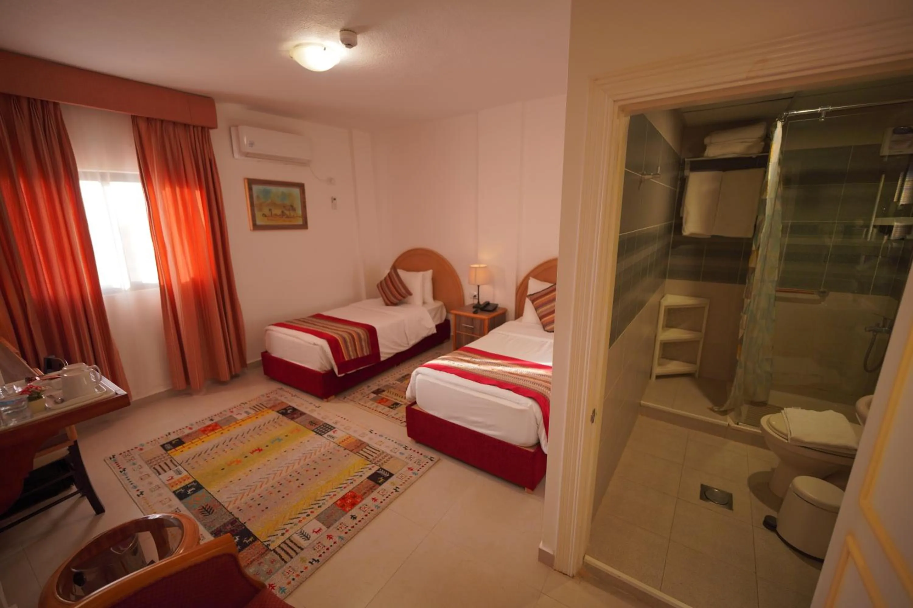 Bedroom, Bed in Petra Plaza Hotel