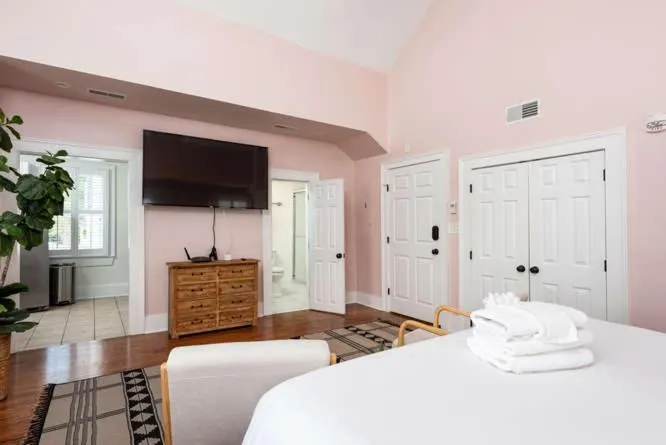 Bed in The Quarters on Spring