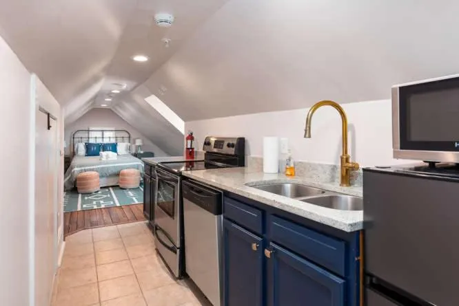 Bed in The Quarters on Spring