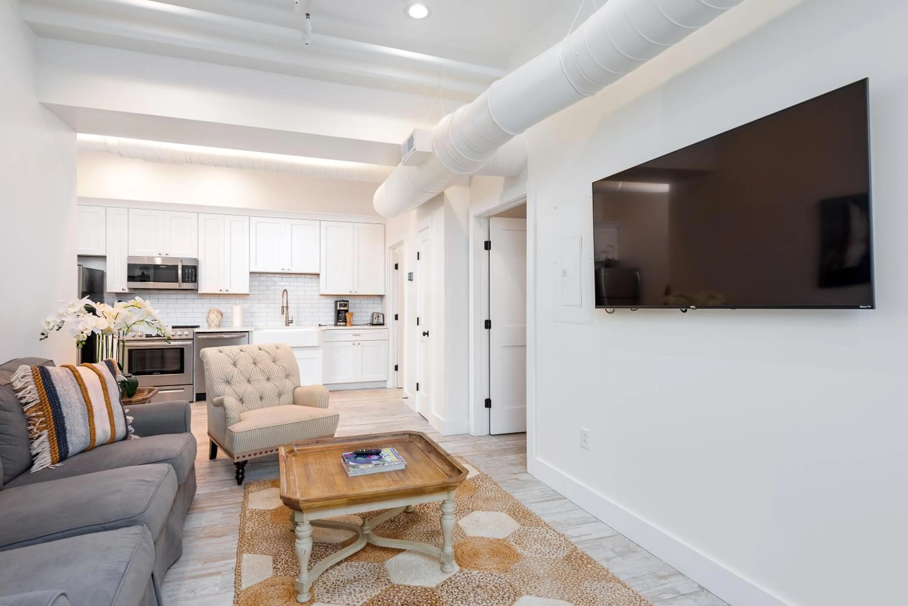 TV and multimedia in The Quarters on Spring