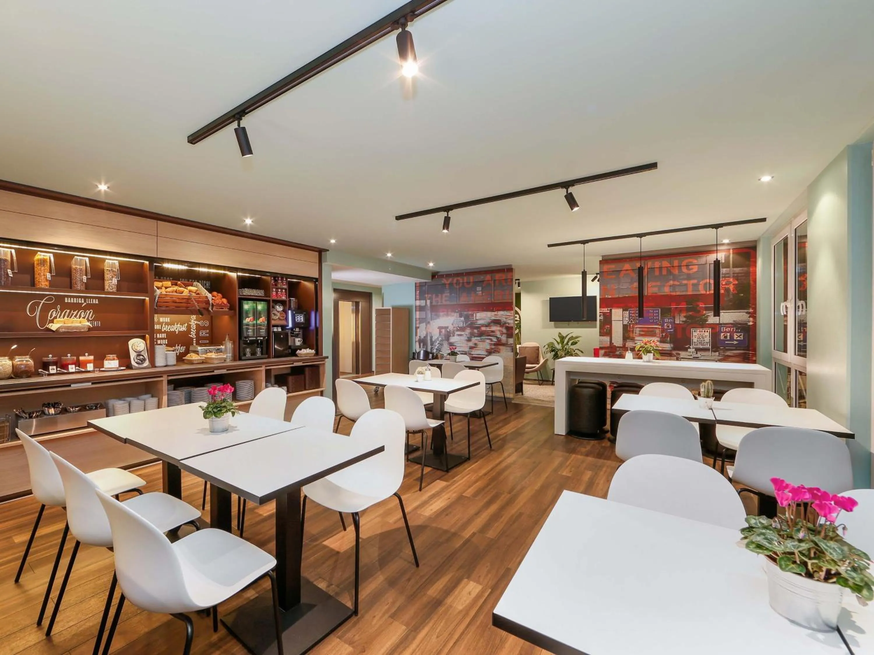 Restaurant/places to eat in B&B Hotel Berlin-Dreilinden