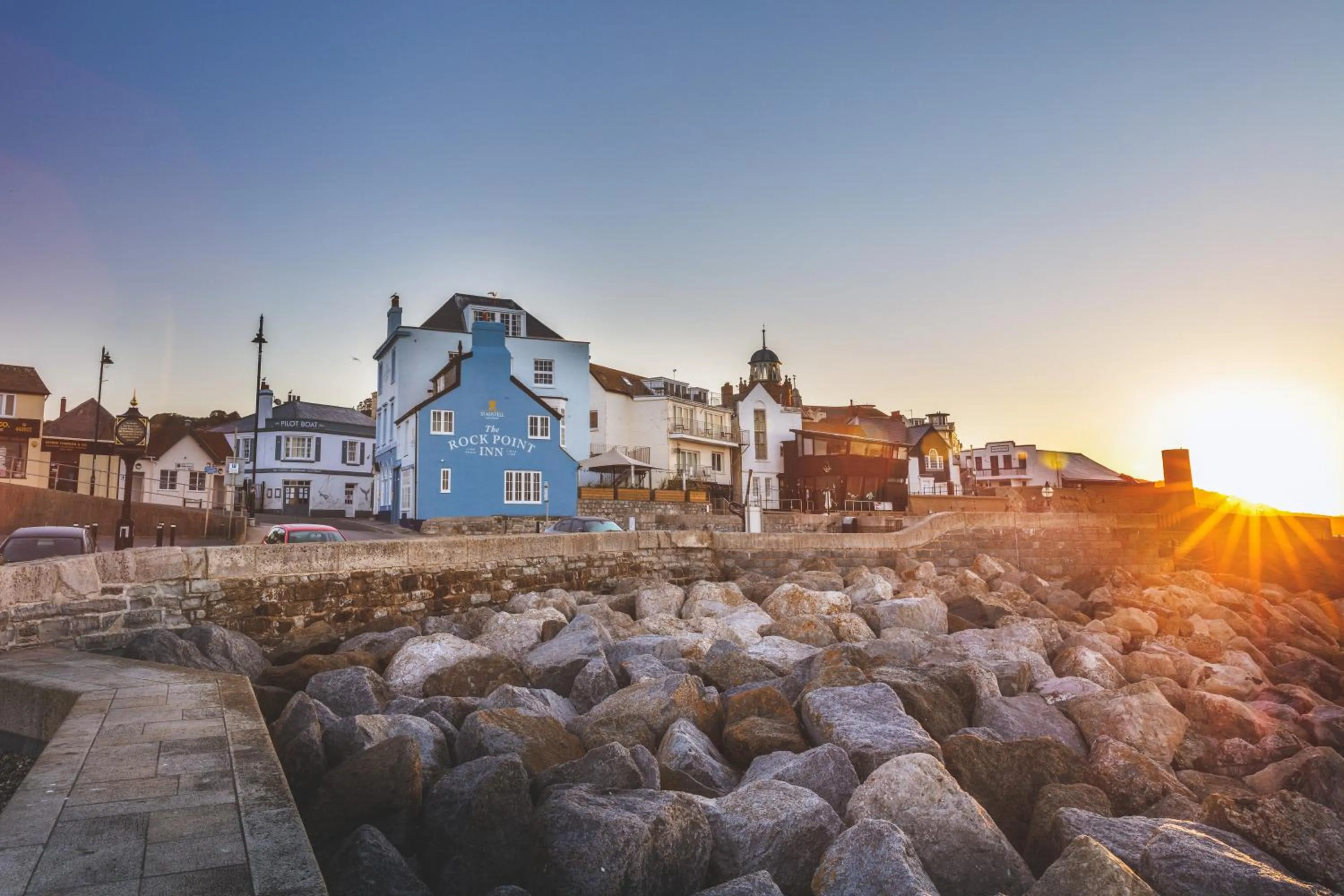 Property building in Rock Point Inn