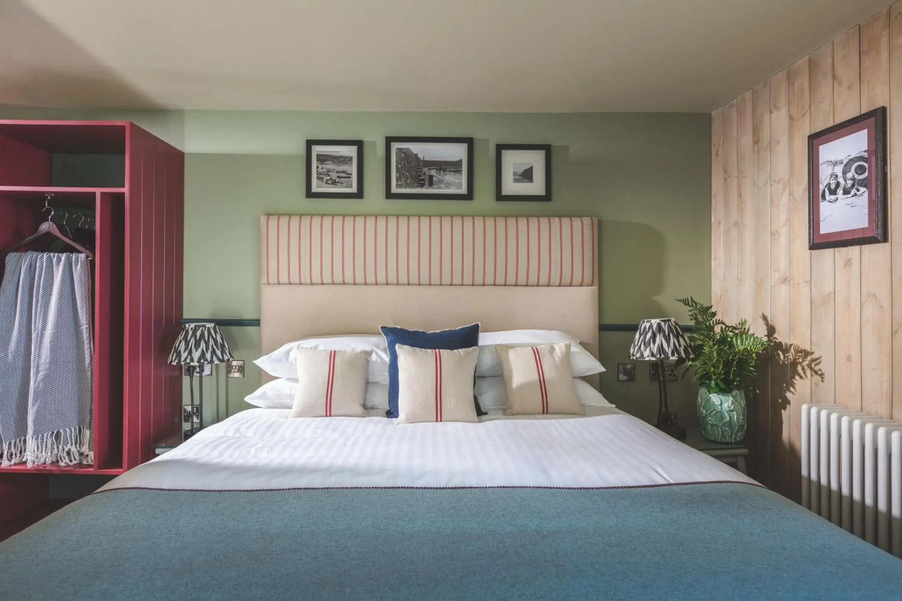 Superior King Room - single occupancy in Rock Point Inn Superior King Room - single occupancy in Rock Point Inn