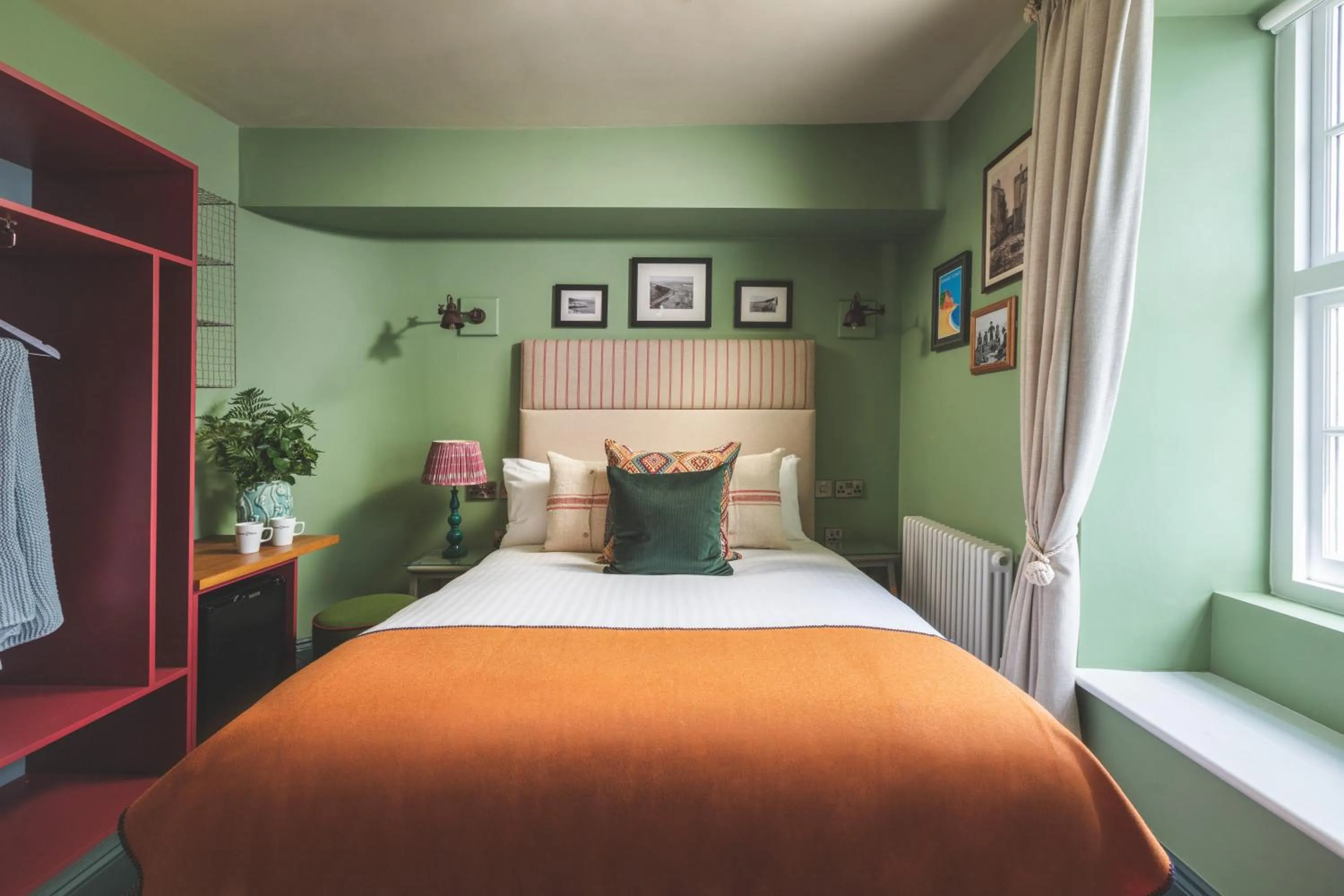 Bed in Rock Point Inn