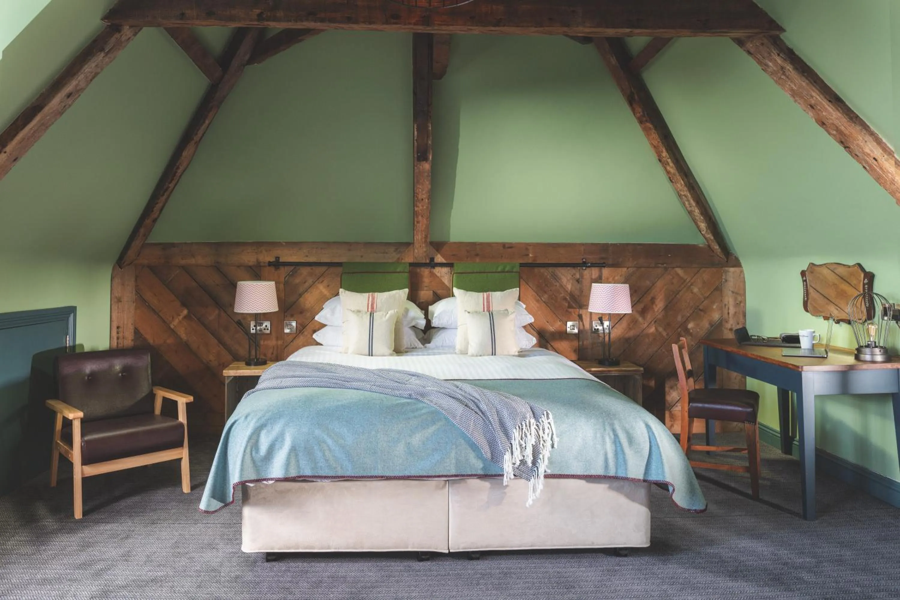 Bed in Rock Point Inn