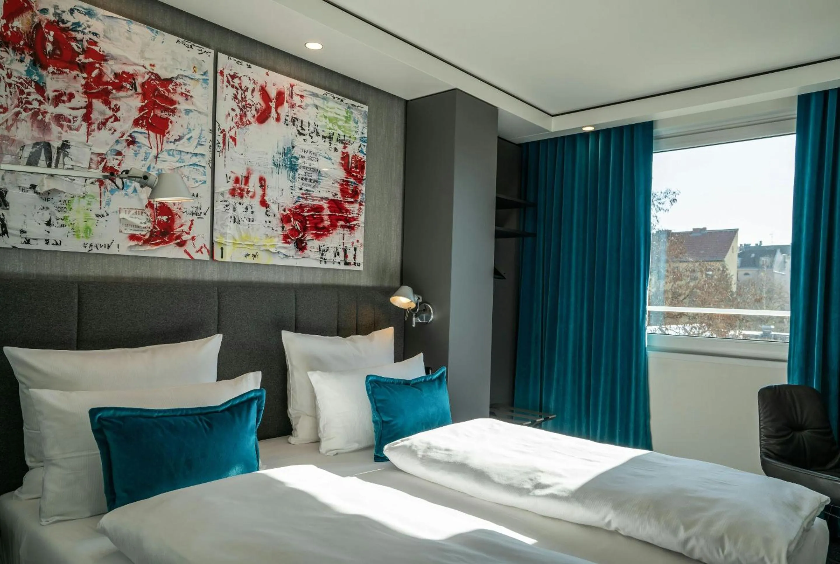 Photo of the whole room, Bed in Motel One Berlin Mitte