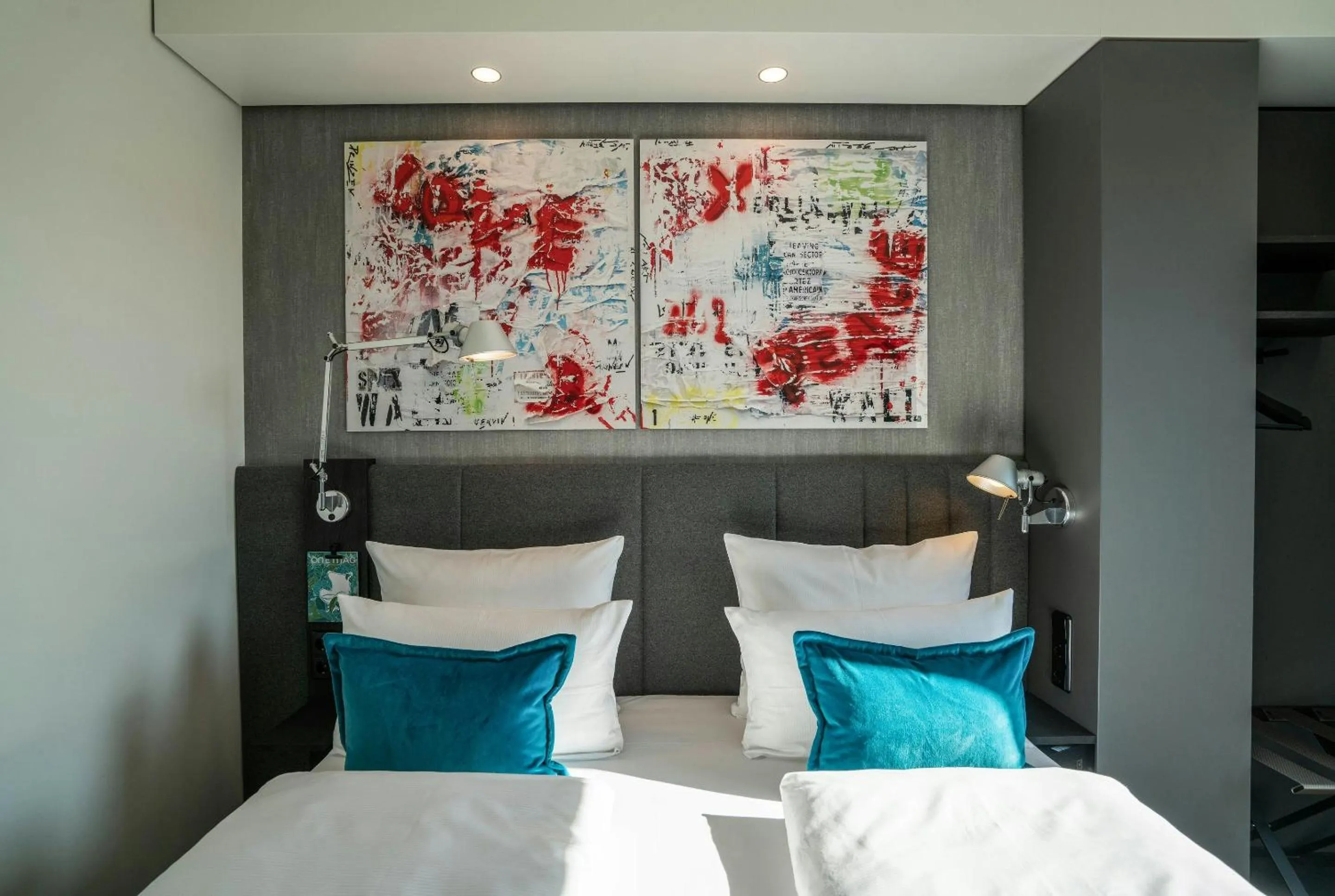 Photo of the whole room, Bed in Motel One Berlin Mitte