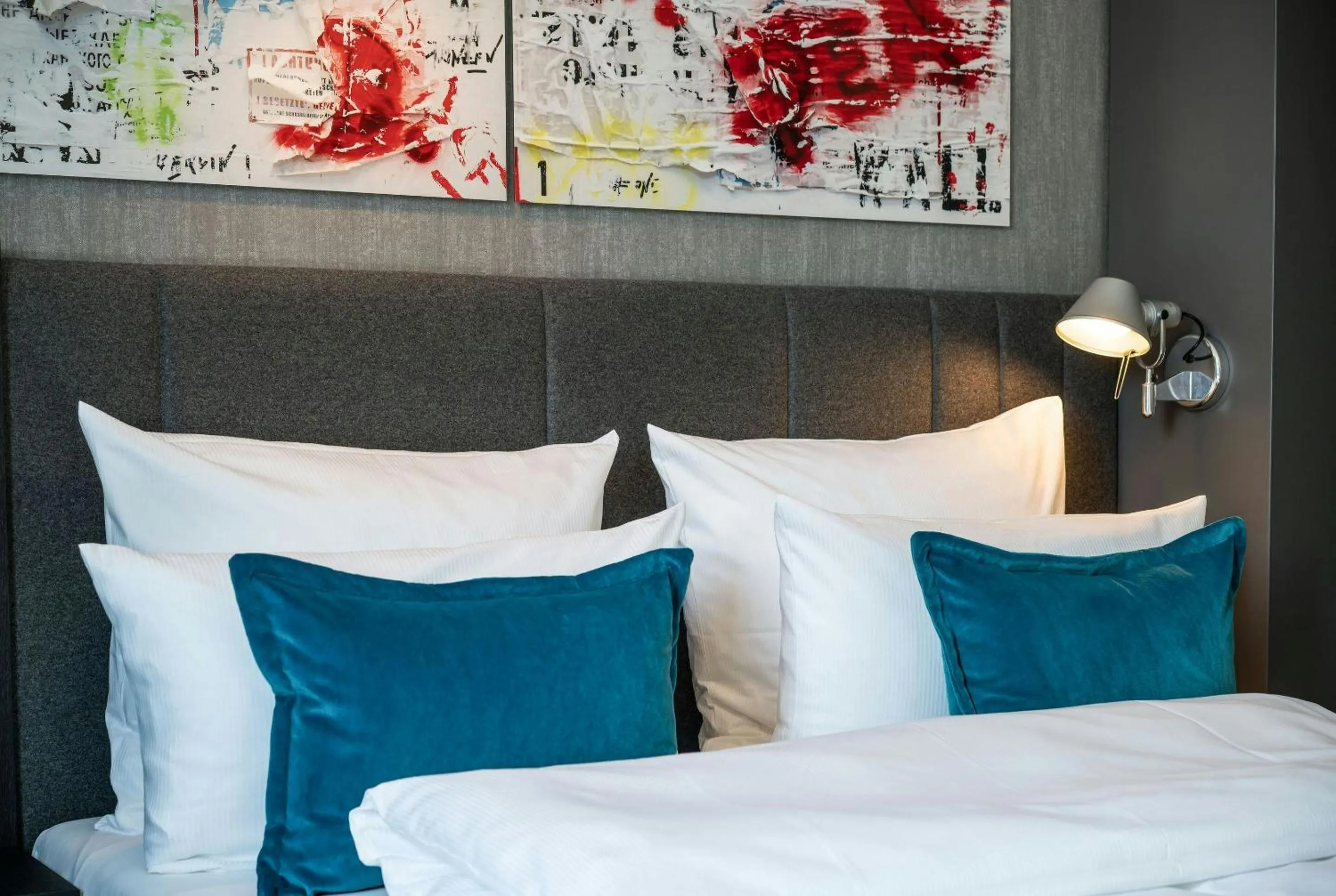 Photo of the whole room, Bed in Motel One Berlin Mitte