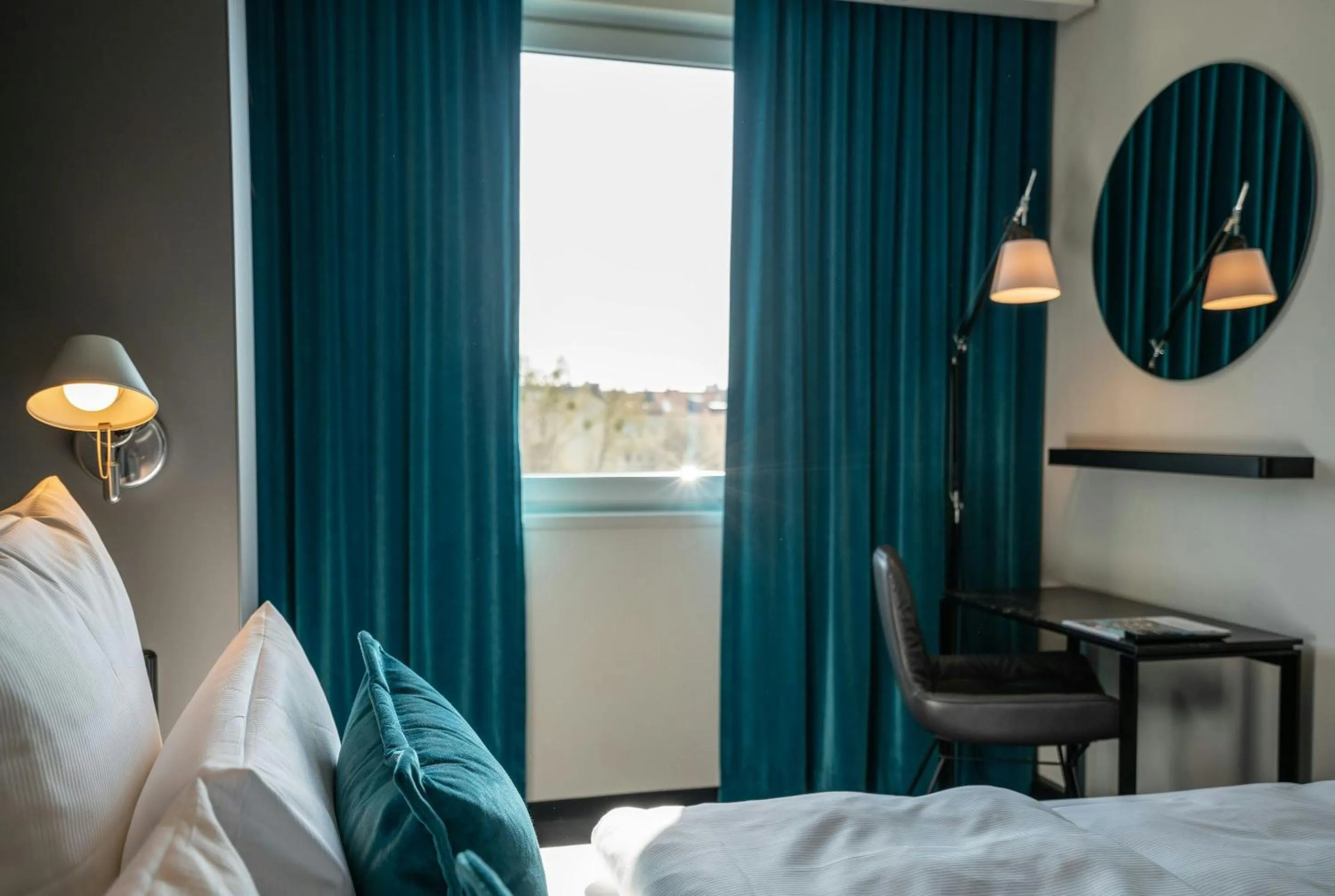 Photo of the whole room, Bed in Motel One Berlin Mitte