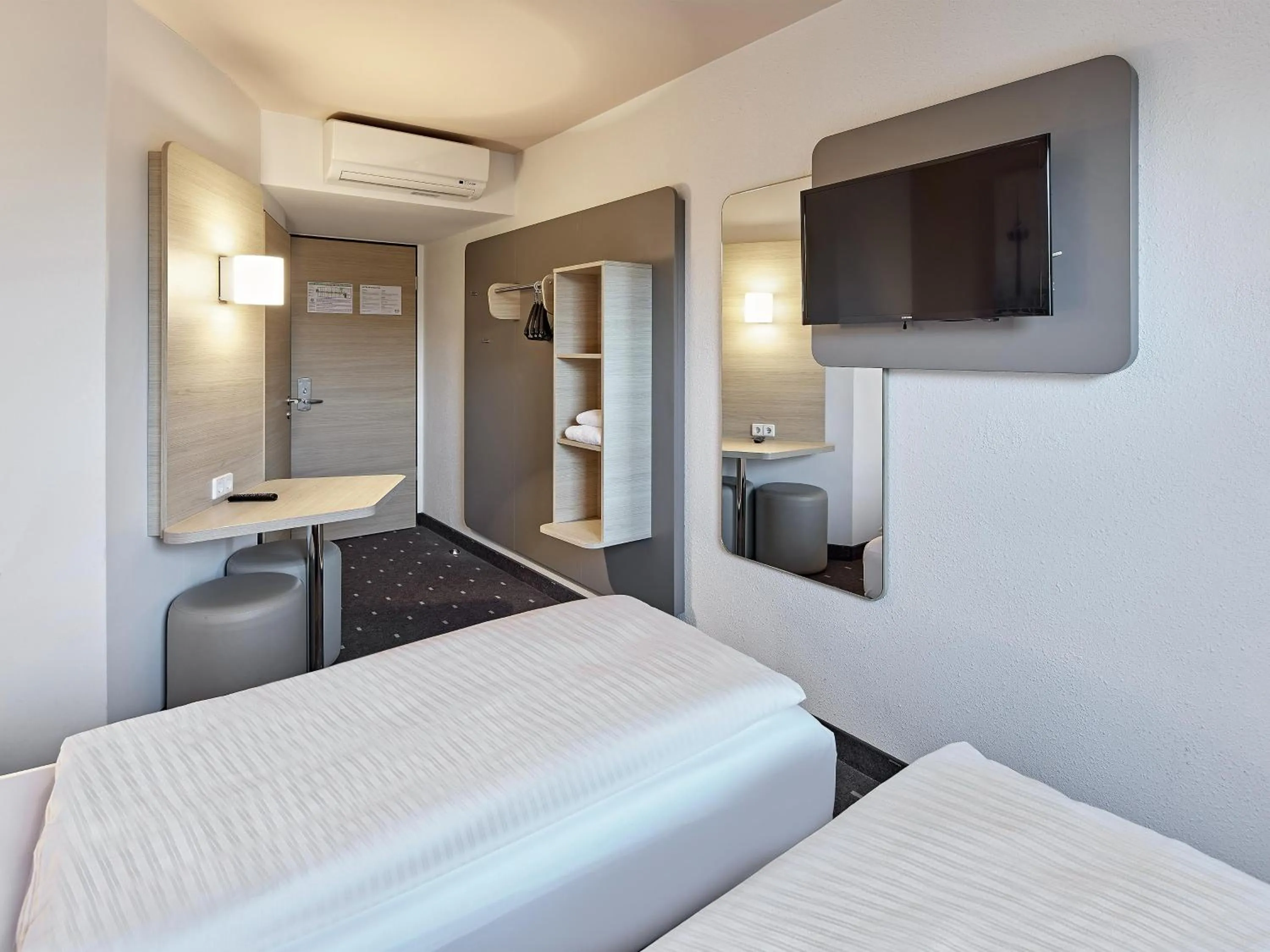 Bed in B&B Hotel Köln-West