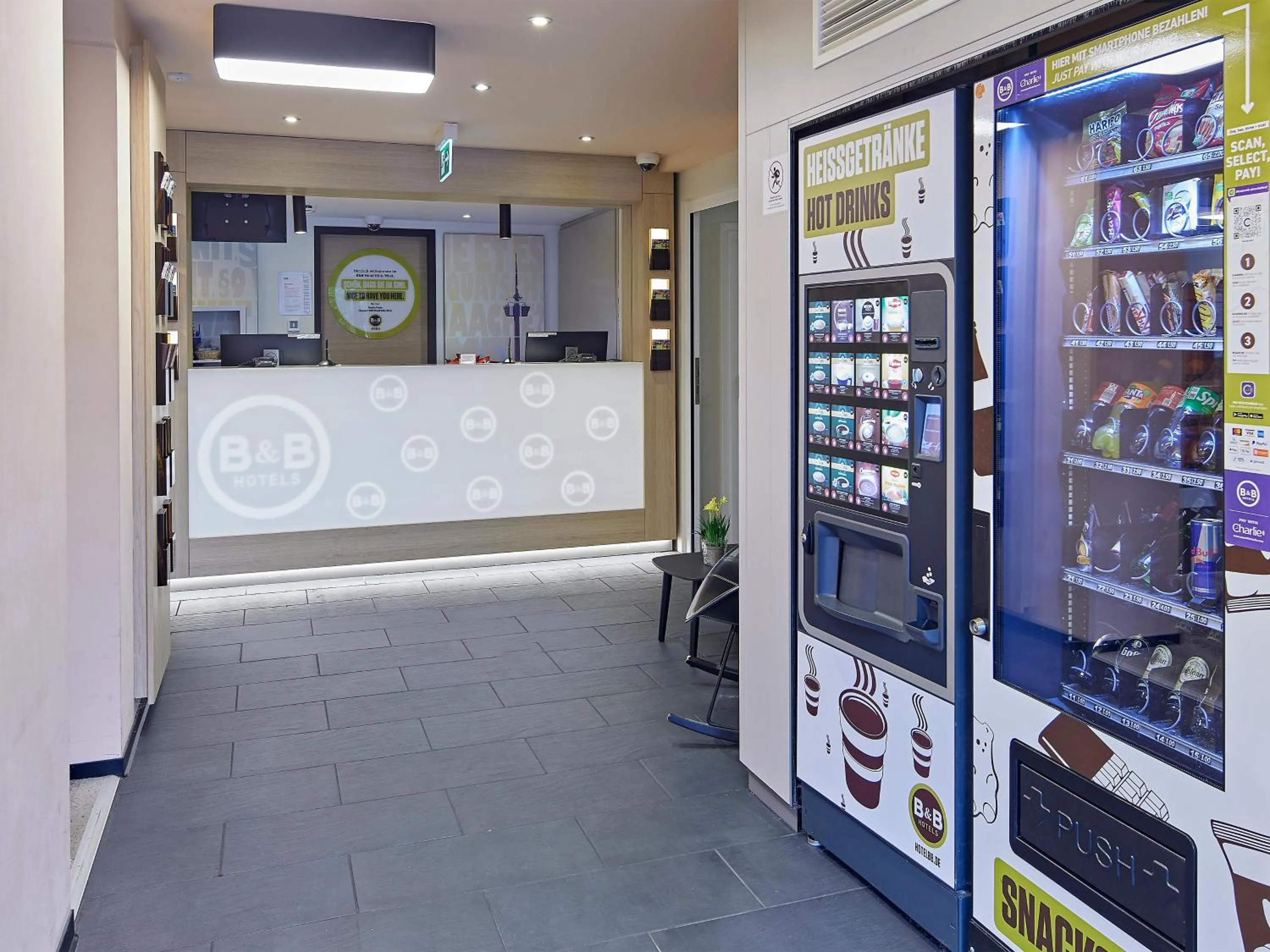 Lobby or reception in B&B Hotel Köln-West