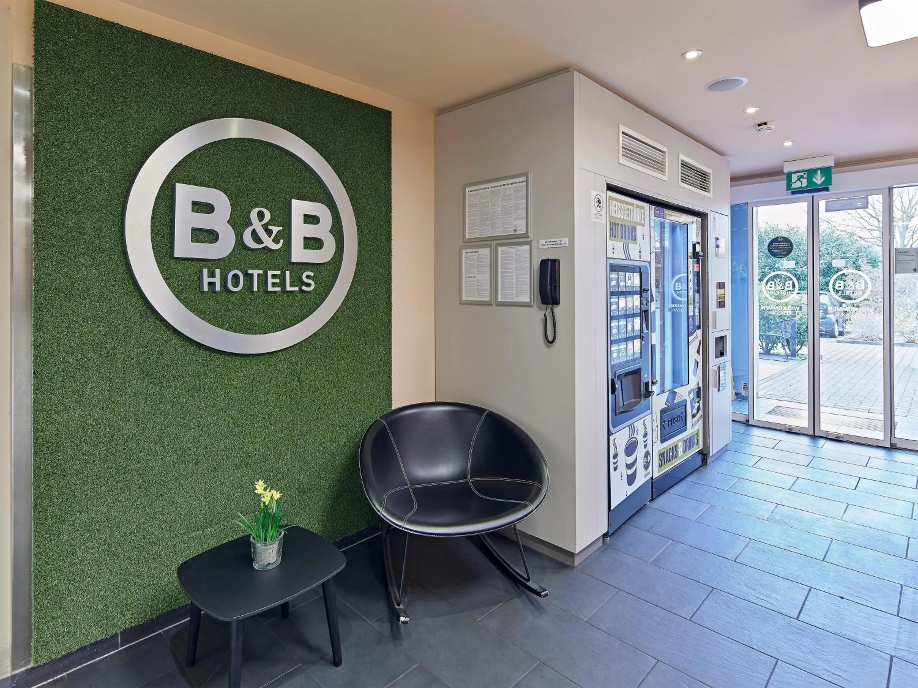 Lobby or reception in B&B Hotel Köln-West