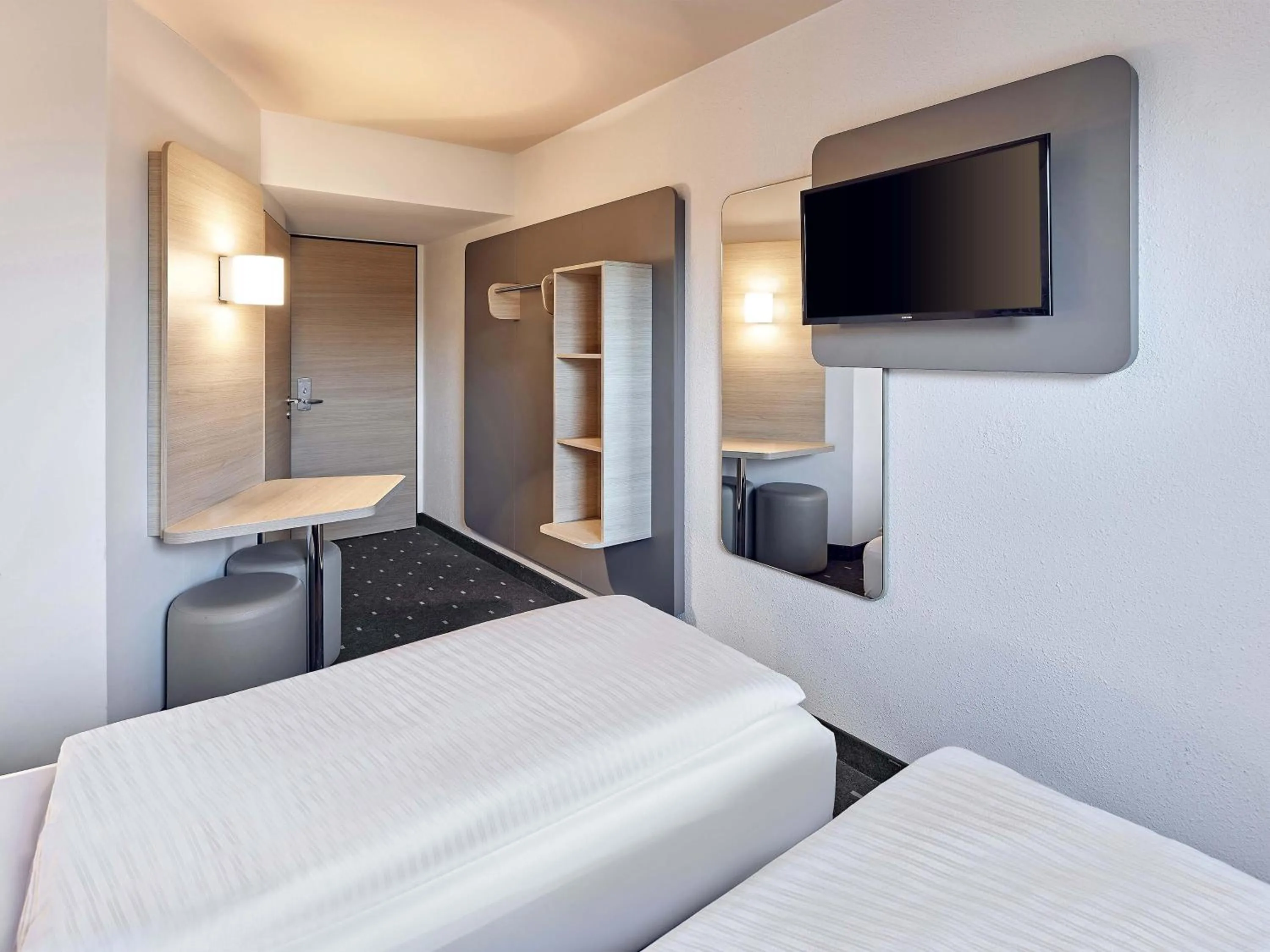 Photo of the whole room, Bed in B&B Hotel Köln-West