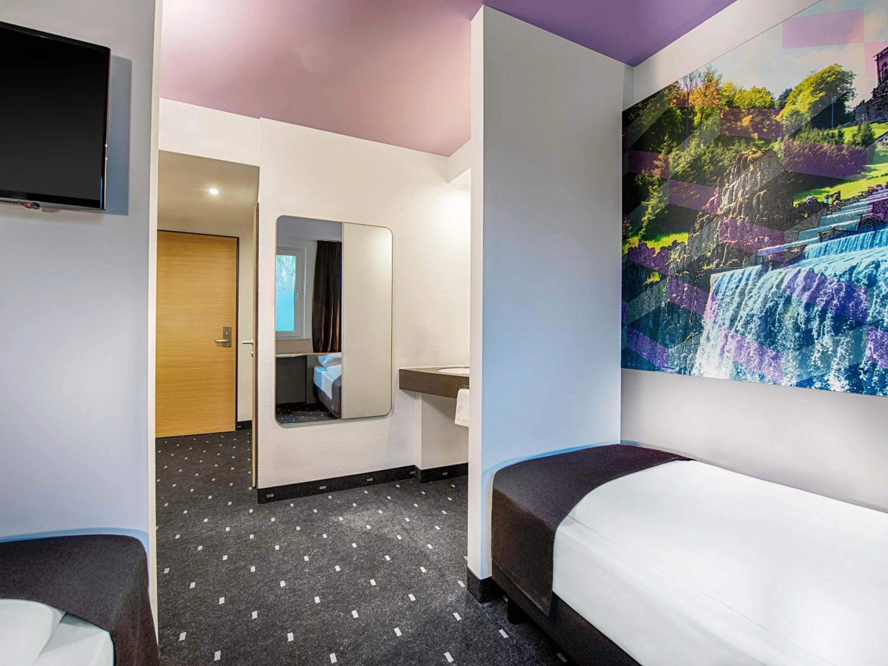 Photo of the whole room, Bed in B&B Hotel Kassel-Süd