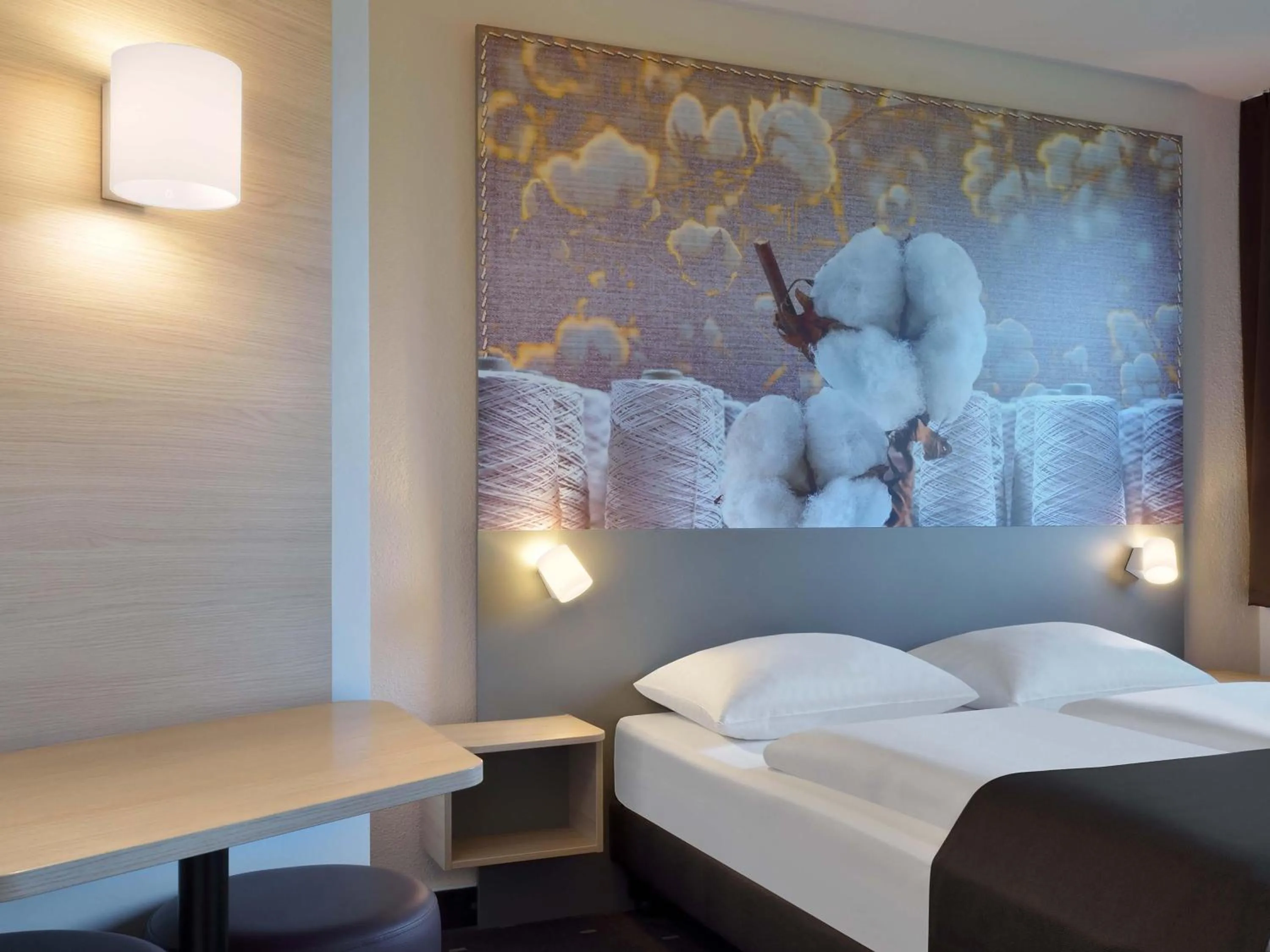 Photo of the whole room, Bed in B&B Hotel Düsseldorf-Ratingen