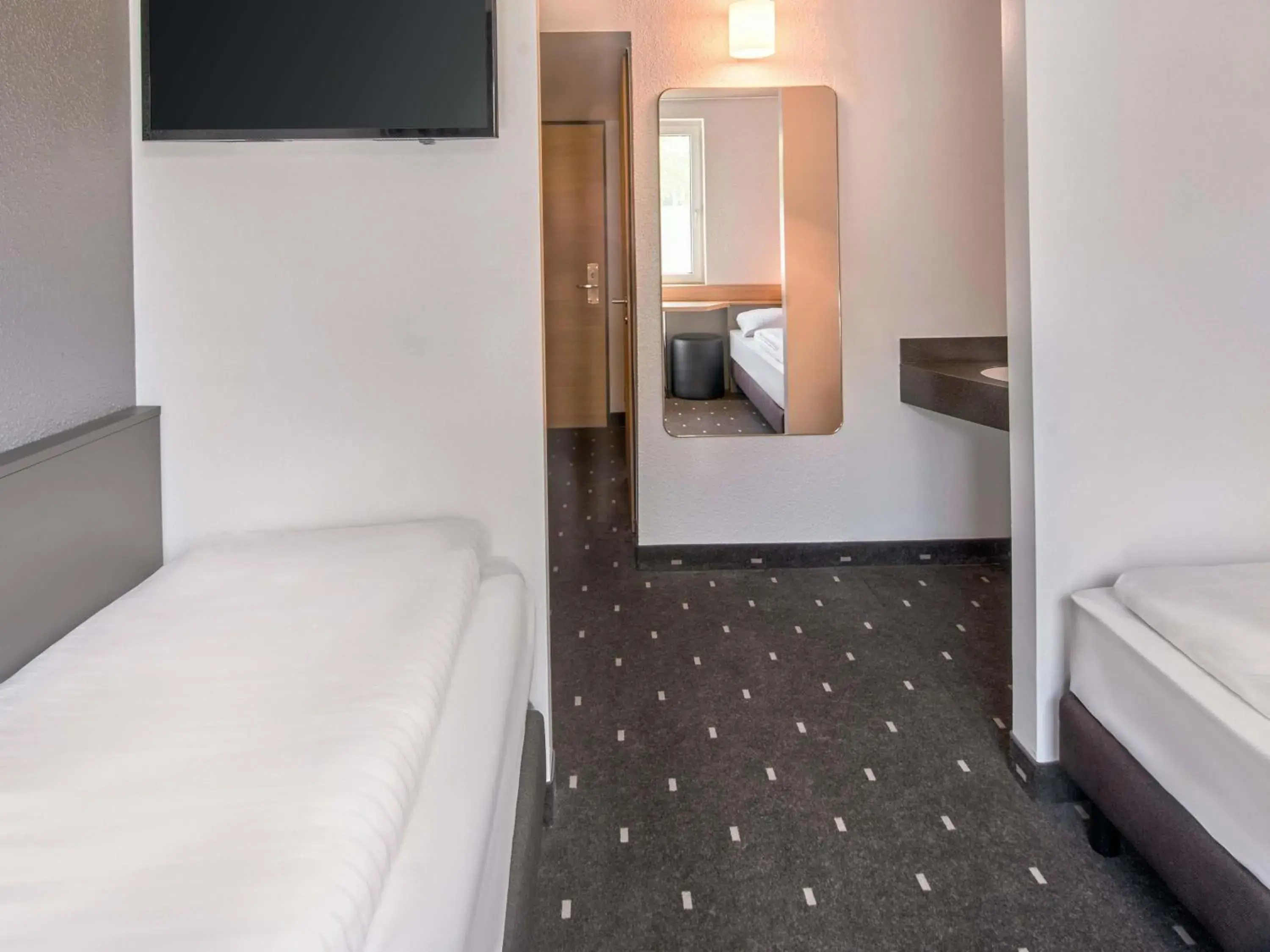 Photo of the whole room, Bed in B&B Hotel Offenbach-Süd Photo of the whole room, Bed in B&B Hotel Offenbach-Süd