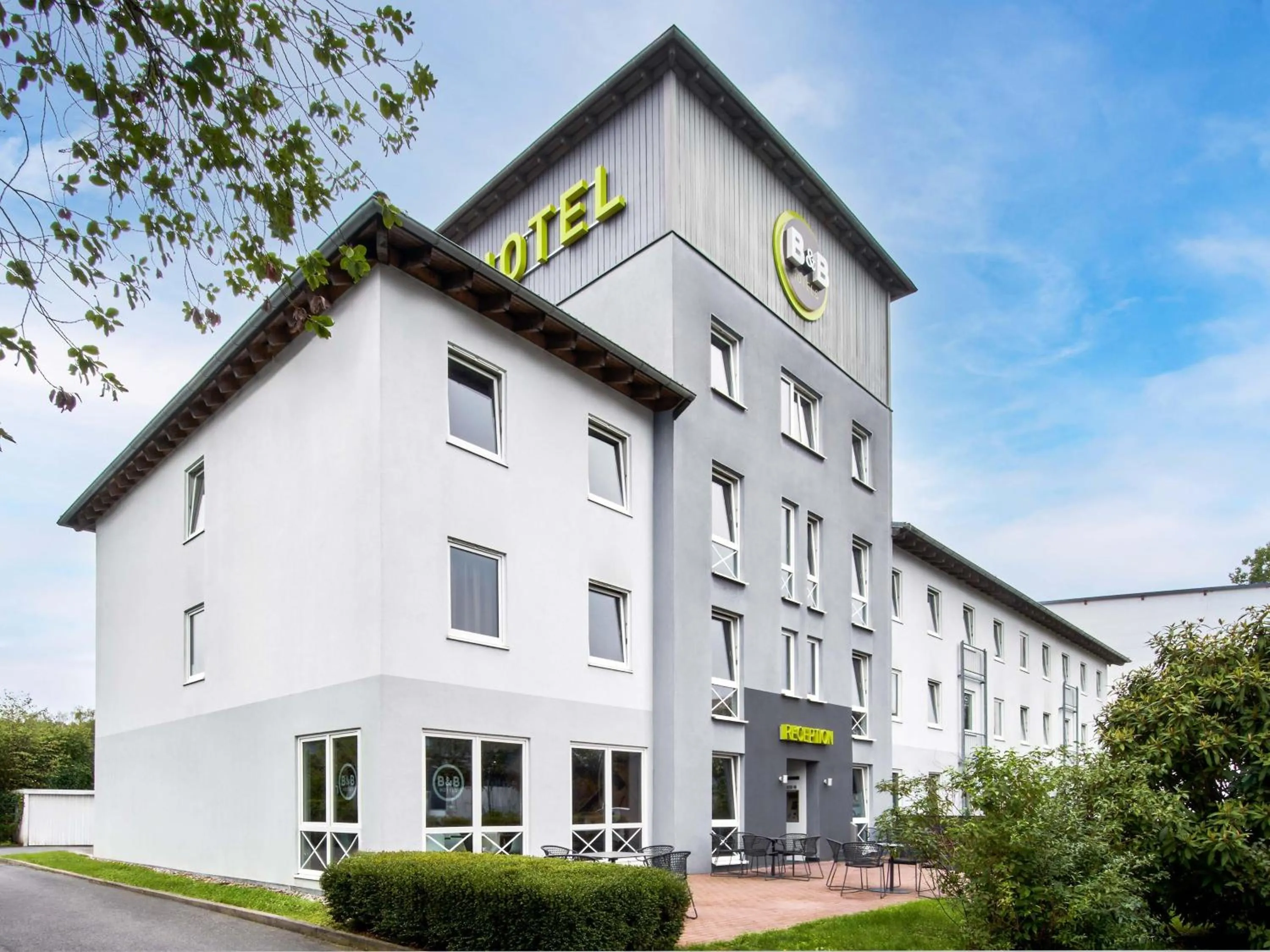 Property building in B&B Hotel Offenbach-Süd
