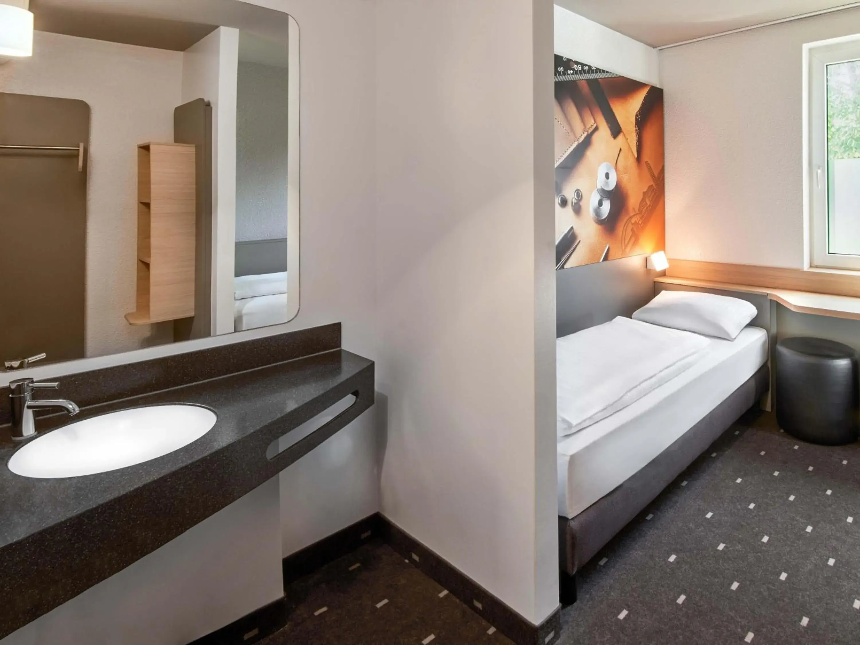 Photo of the whole room, Bed in B&B Hotel Offenbach-Süd Photo of the whole room, Bed in B&B Hotel Offenbach-Süd