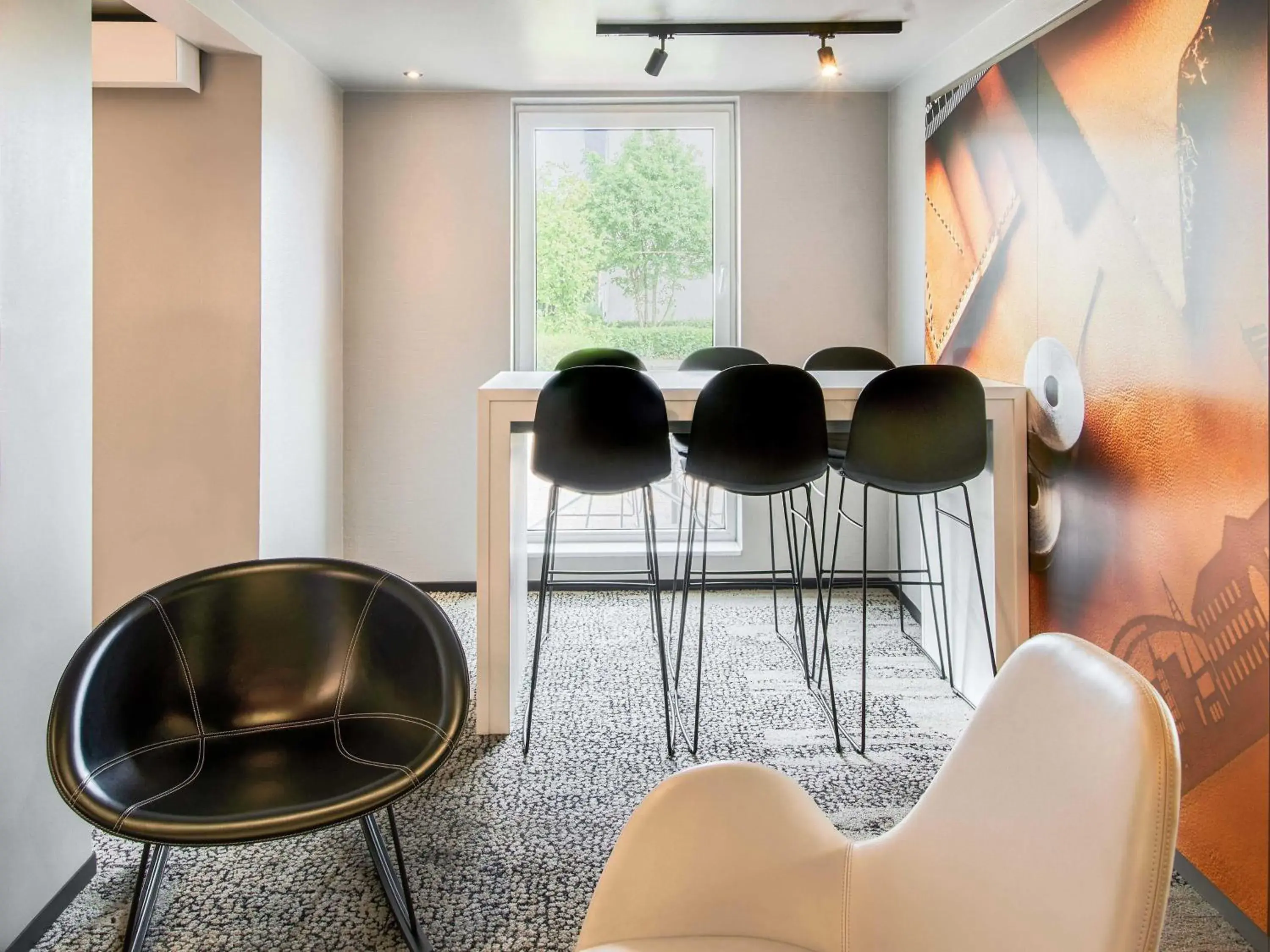 Lobby or reception in B&B Hotel Offenbach-Süd Lobby or reception in B&B Hotel Offenbach-Süd