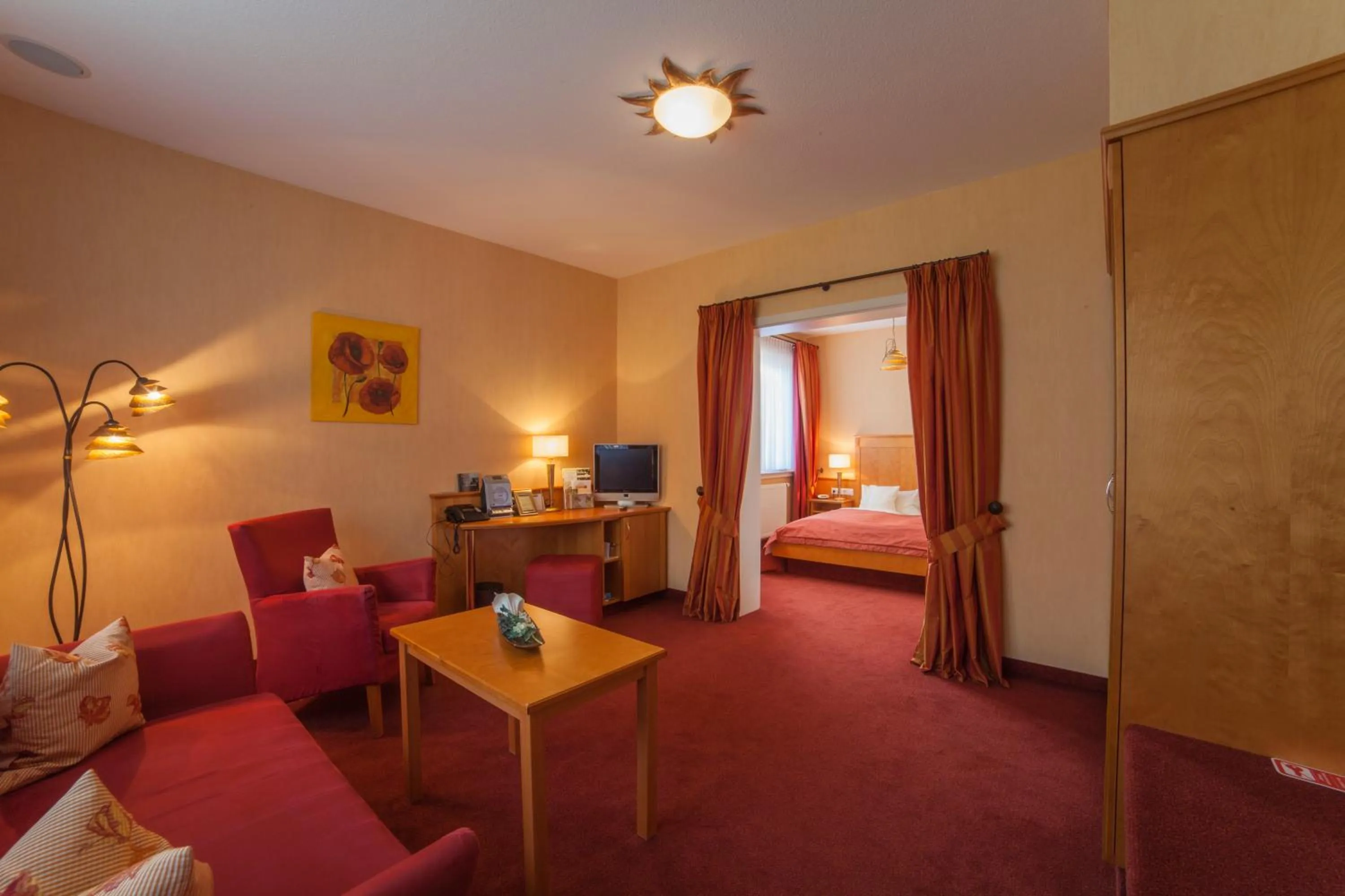 Photo of the whole room, Bed in Hotel Backenköhler