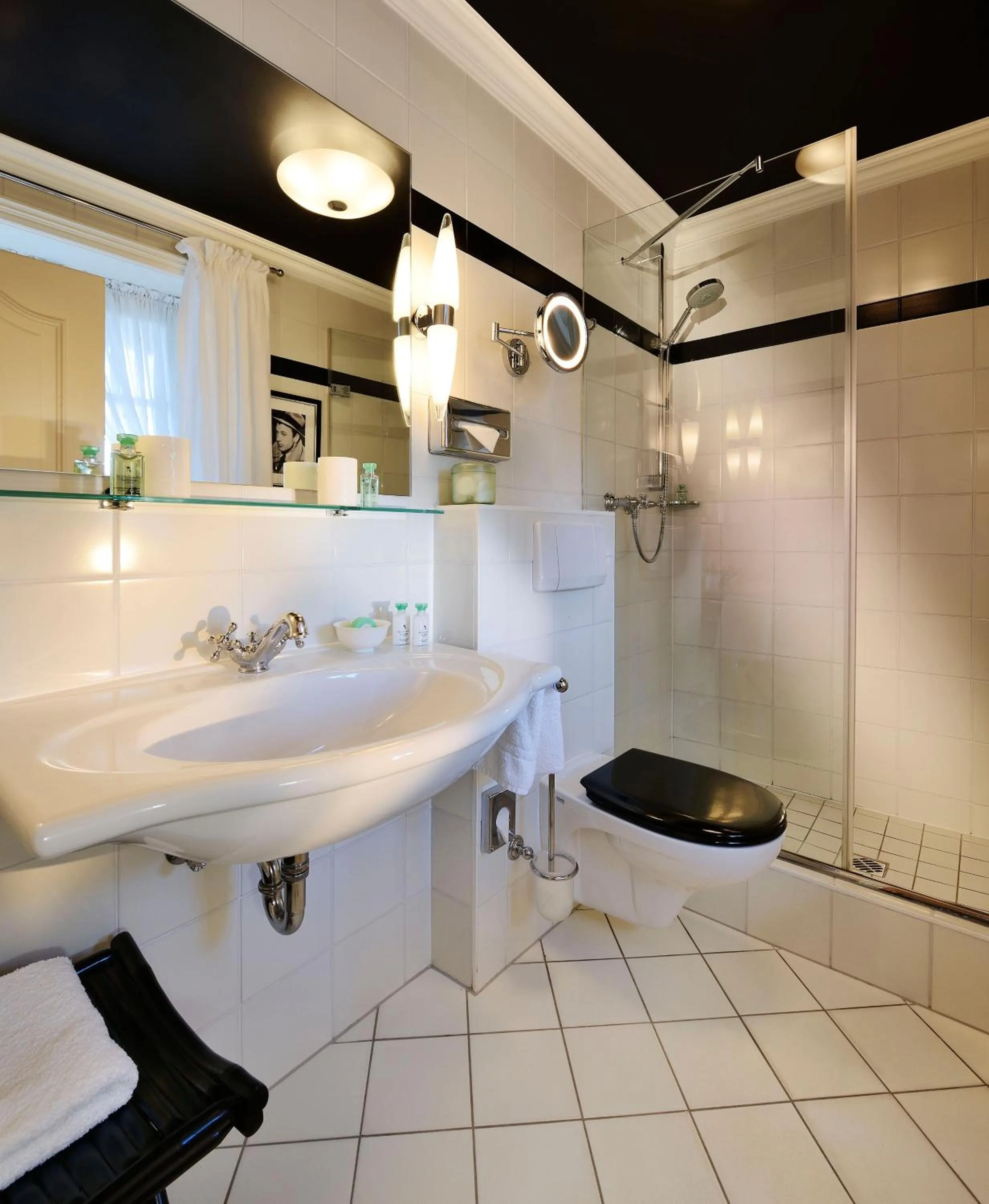 Bathroom in Hotel Village