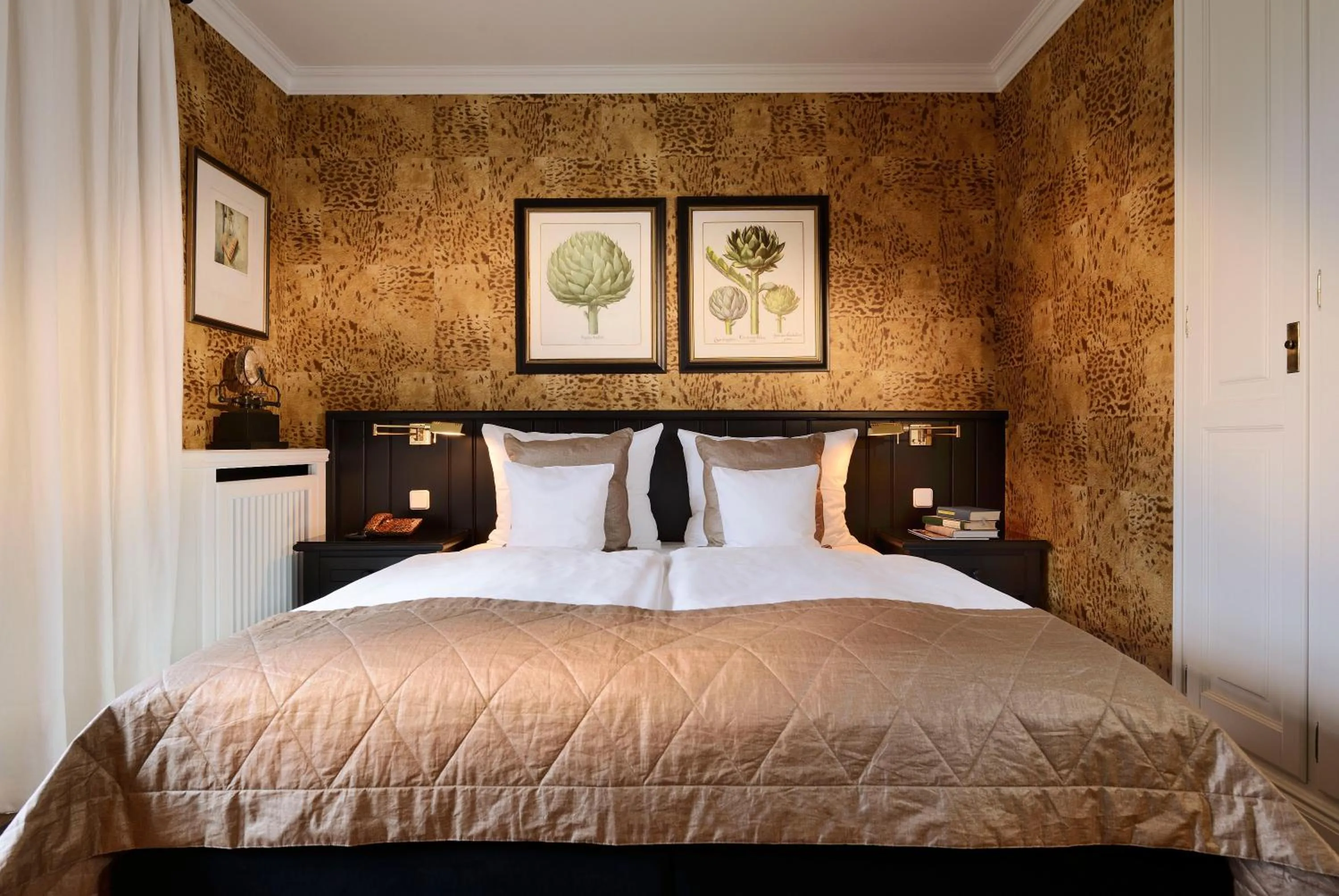 Bedroom, Bed in Hotel Village