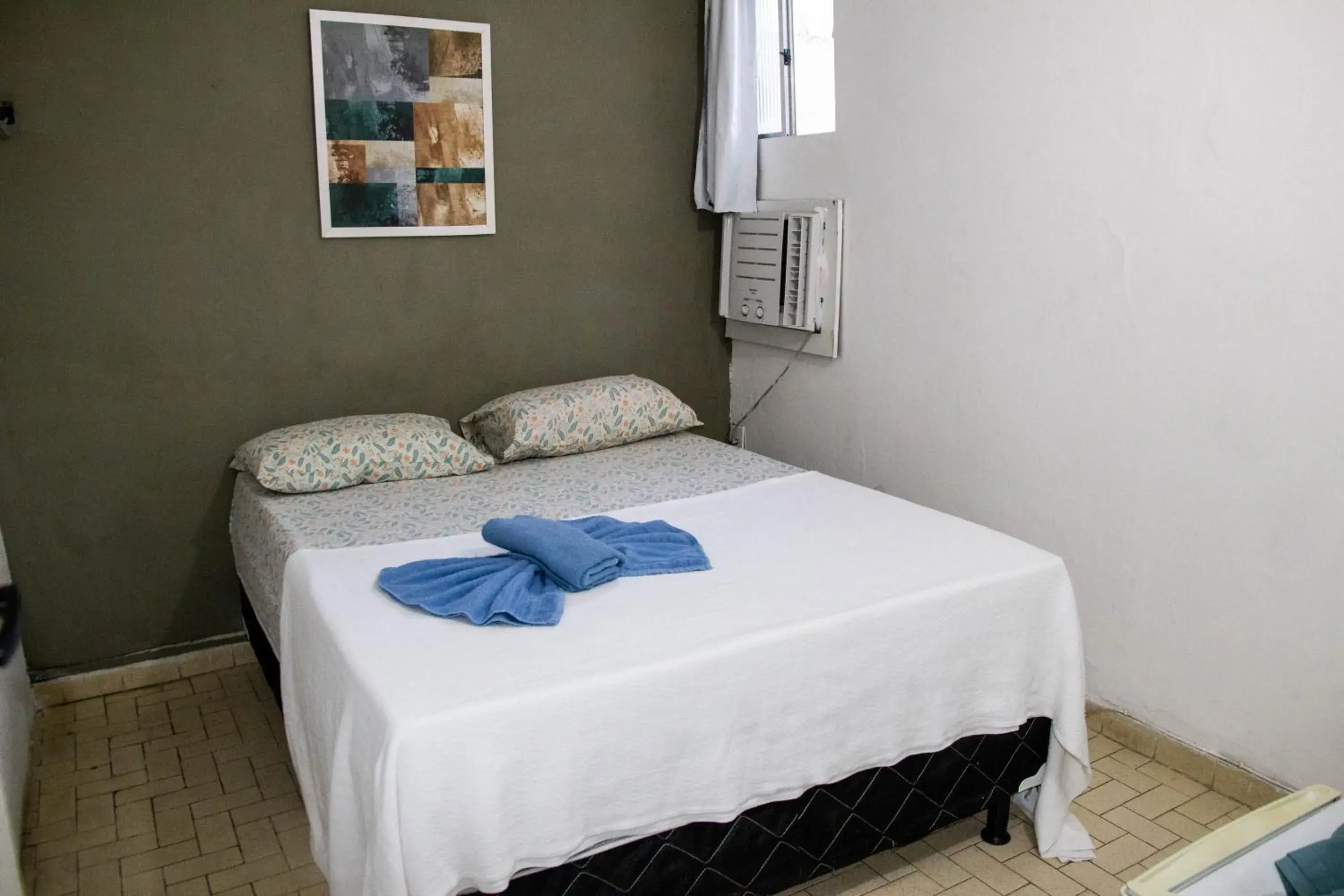 Double or Twin Room with Shared Bathroom in Casa do Meio Pousada Double or Twin Room with Shared Bathroom in Casa do Meio Pousada